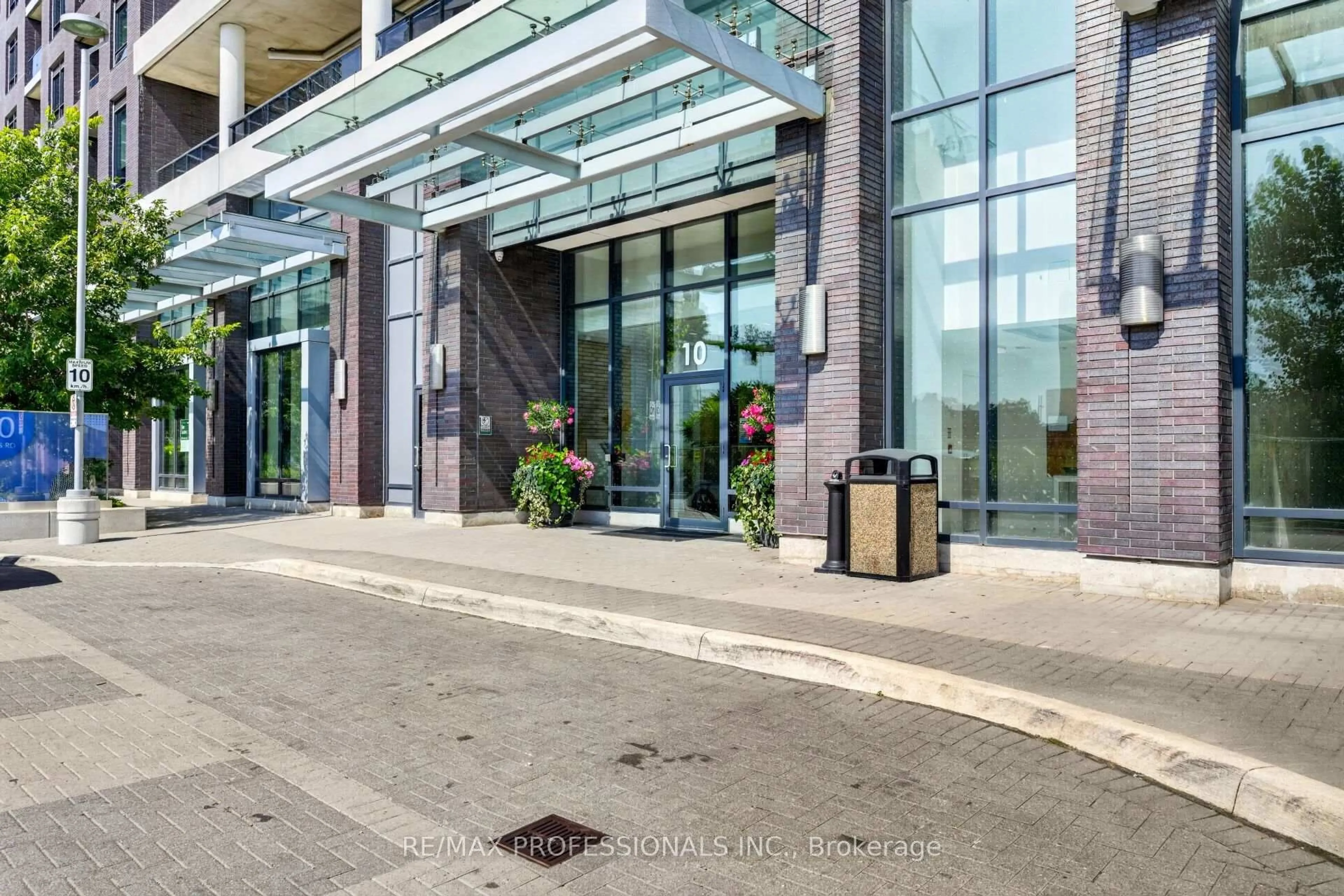 Indoor foyer for 10 Gibbs Rd #406, Toronto Ontario M9B 0E2