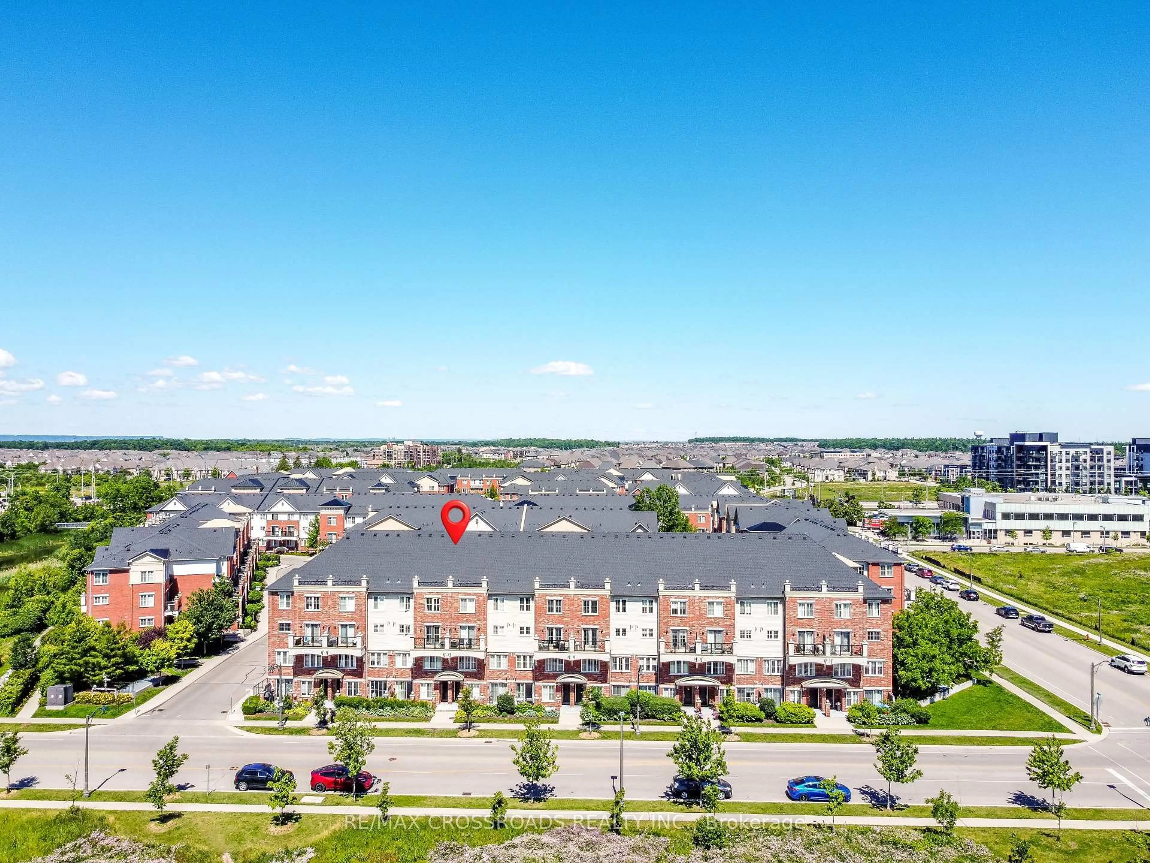 A pic from outside/outdoor area/front of a property/back of a property/a pic from drone, unknown for 51 Hays Blvd #19, Oakville Ontario L6H 0J1
