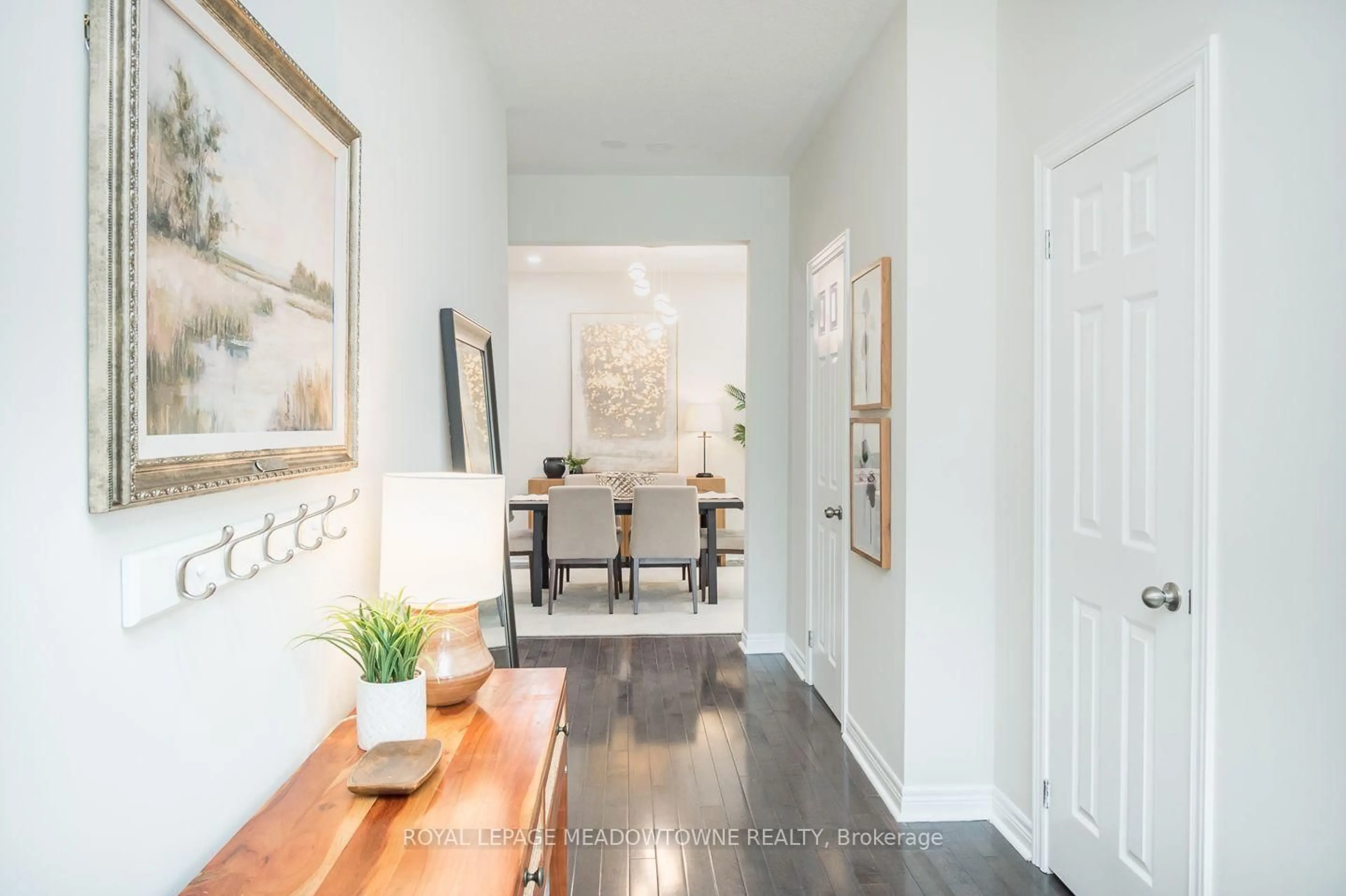 Indoor entryway for 1079 Job Cres, Milton Ontario L9T 8V5