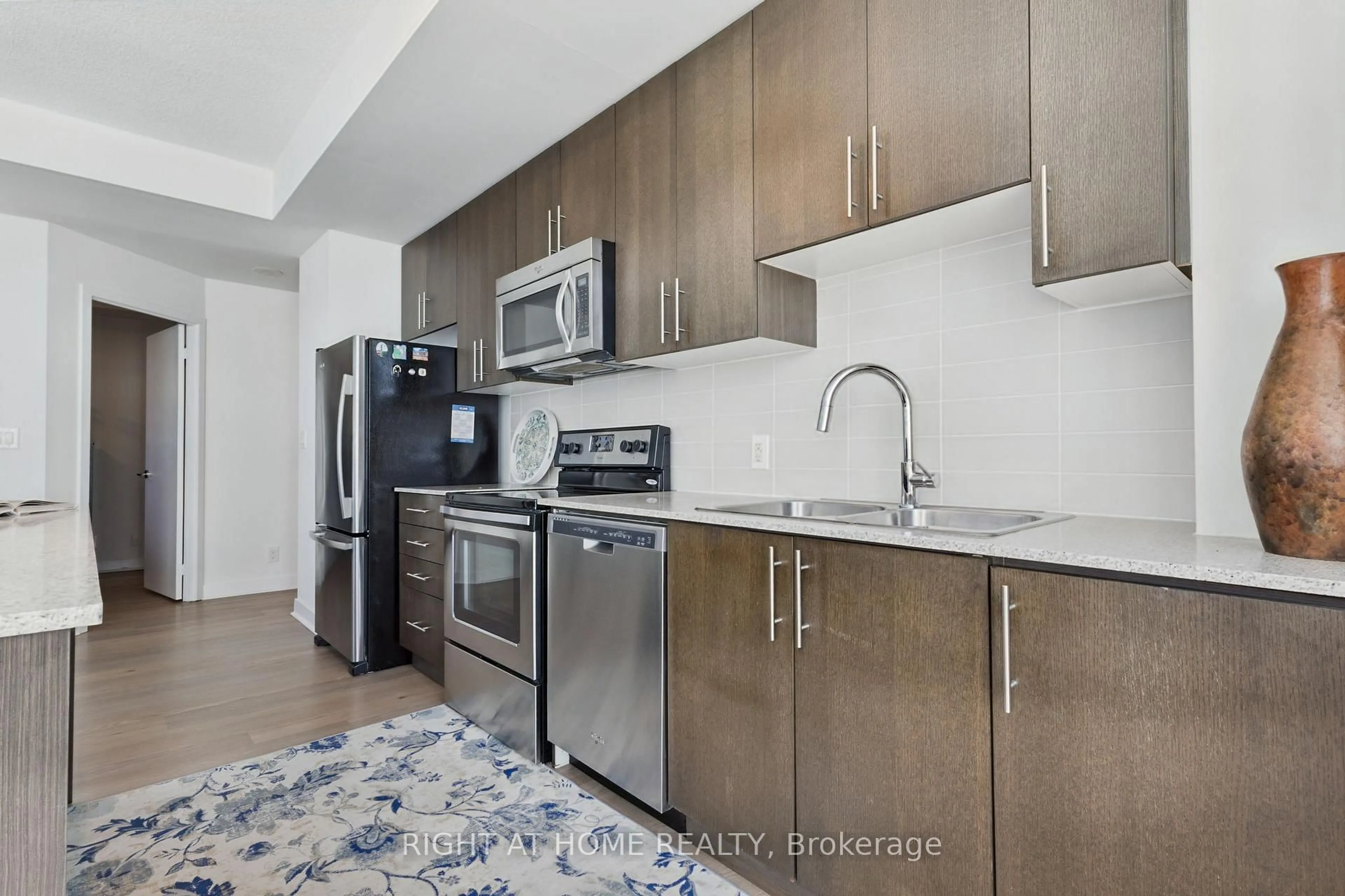 Standard kitchen, unknown for 3985 Grand Park Dr #302, Mississauga Ontario L5B 0H8