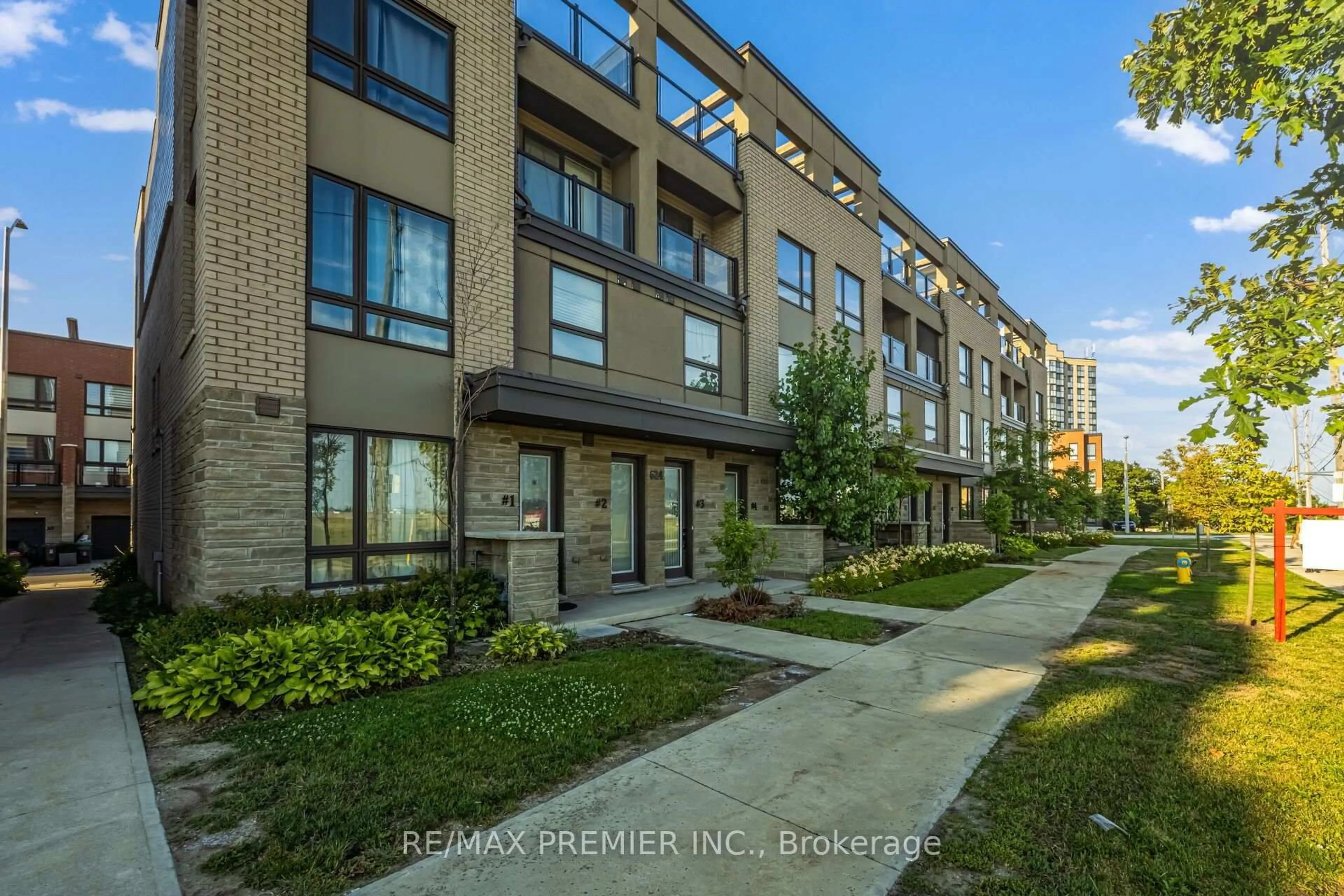 Unknown for 624 Rexdale Blvd #4, Toronto Ontario M9W 0G1