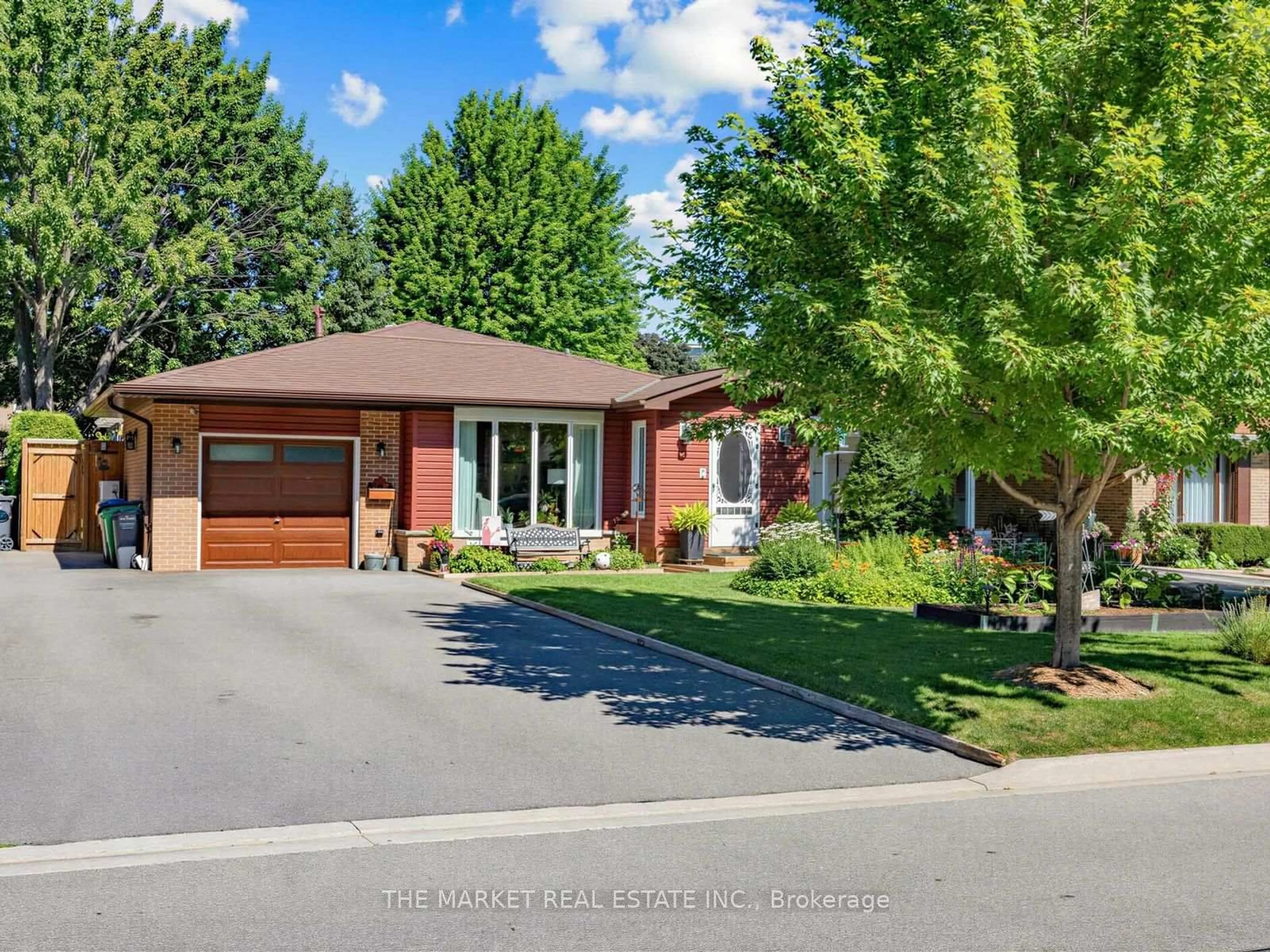 Home with brick exterior material, street for 1033 Franconia Dr, Mississauga Ontario L4Y 2L6