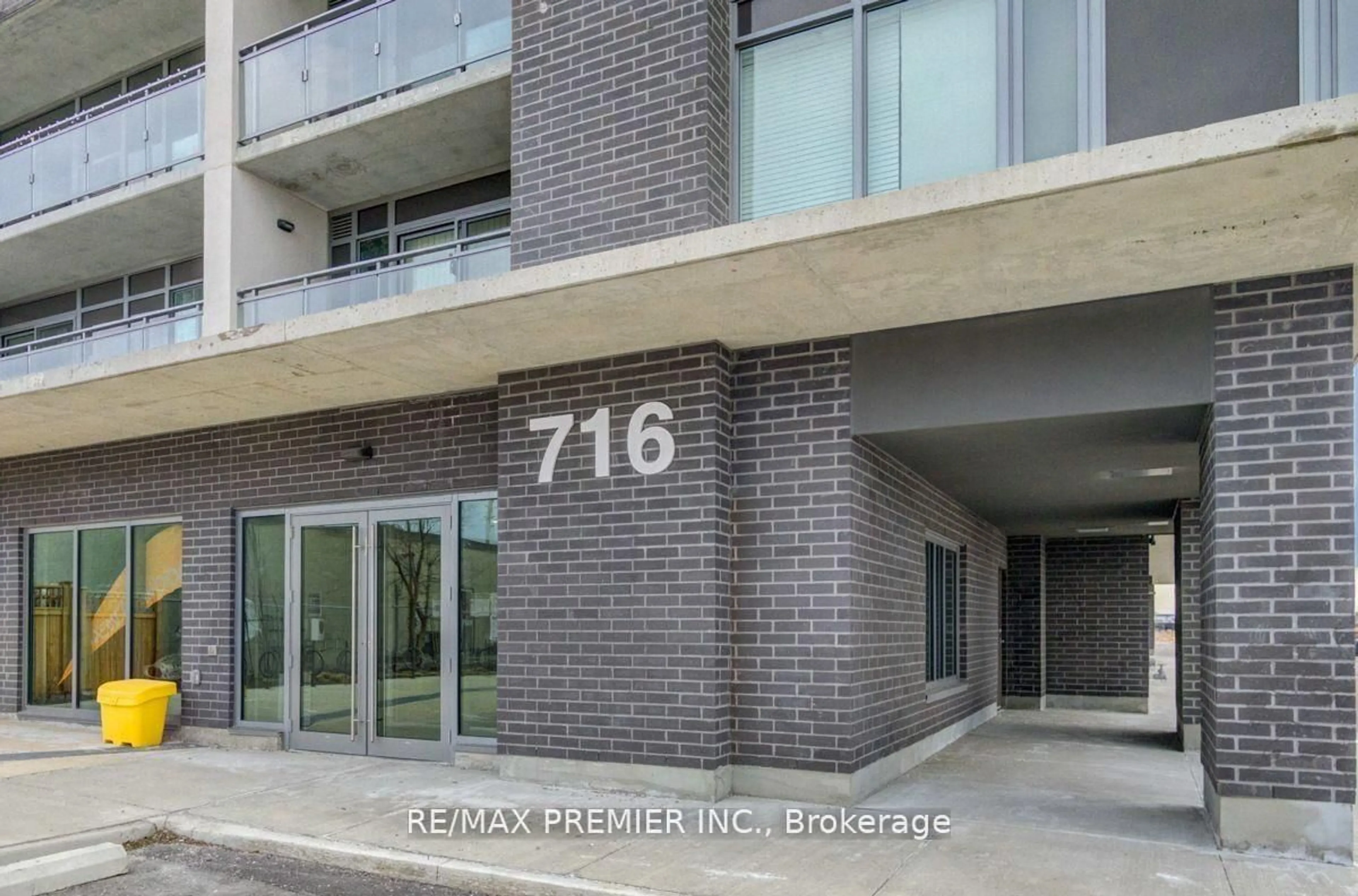 Indoor entryway for 716 Main St #905, Milton Ontario L9T 3P6