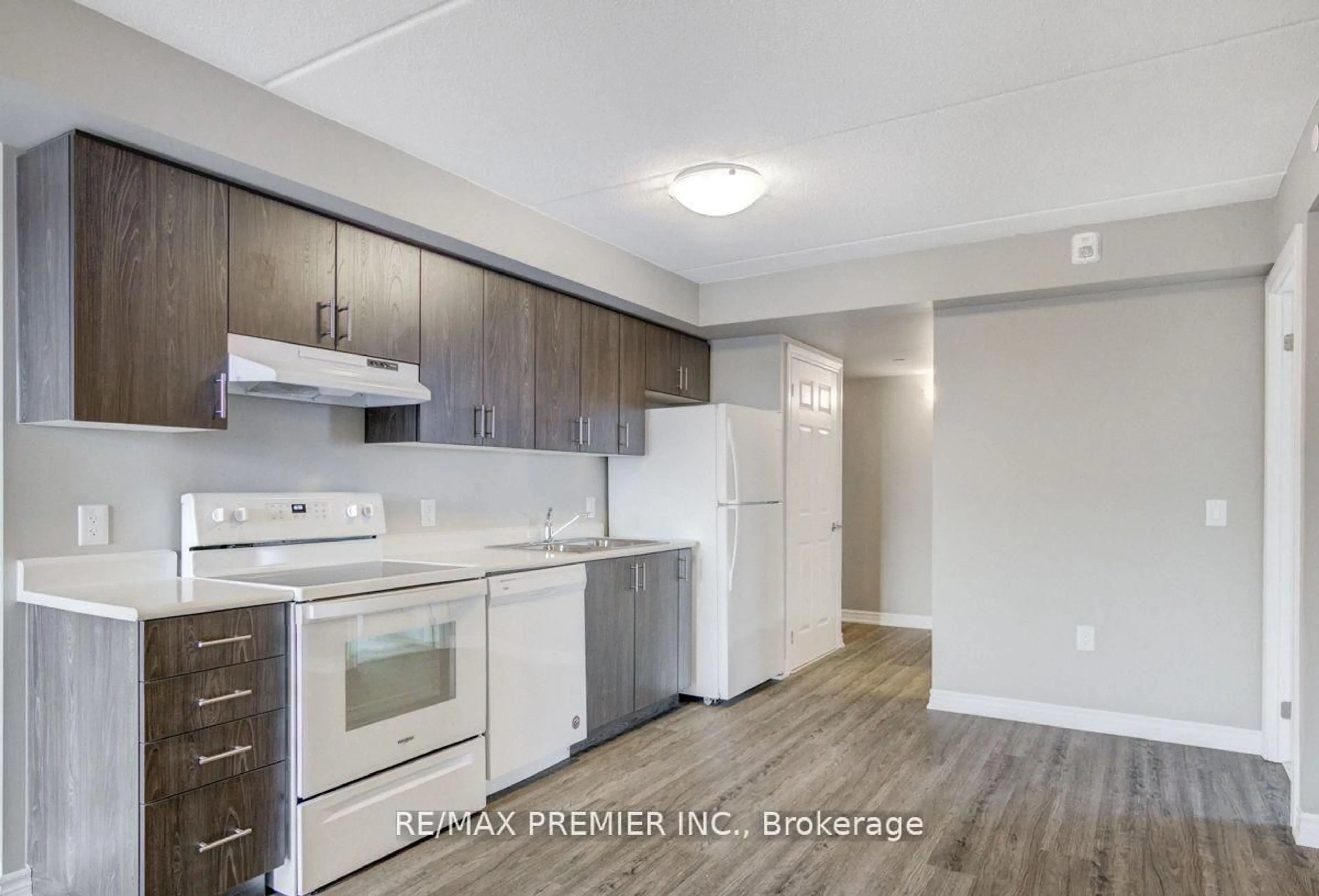 Standard kitchen, unknown for 716 Main St #905, Milton Ontario L9T 3P6