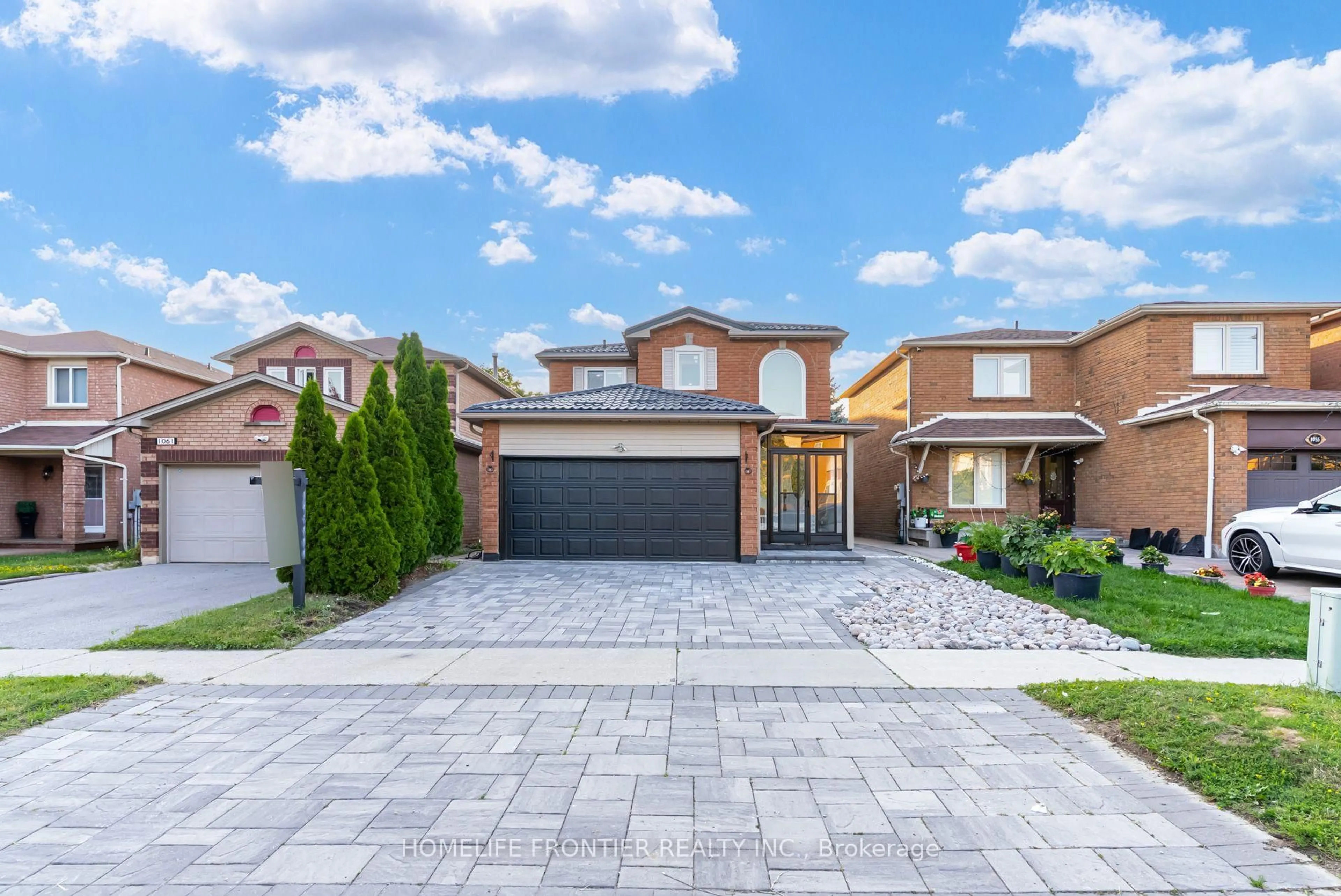 Home with brick exterior material, street for 1059 Ivandale Dr, Mississauga Ontario L5V 1A9