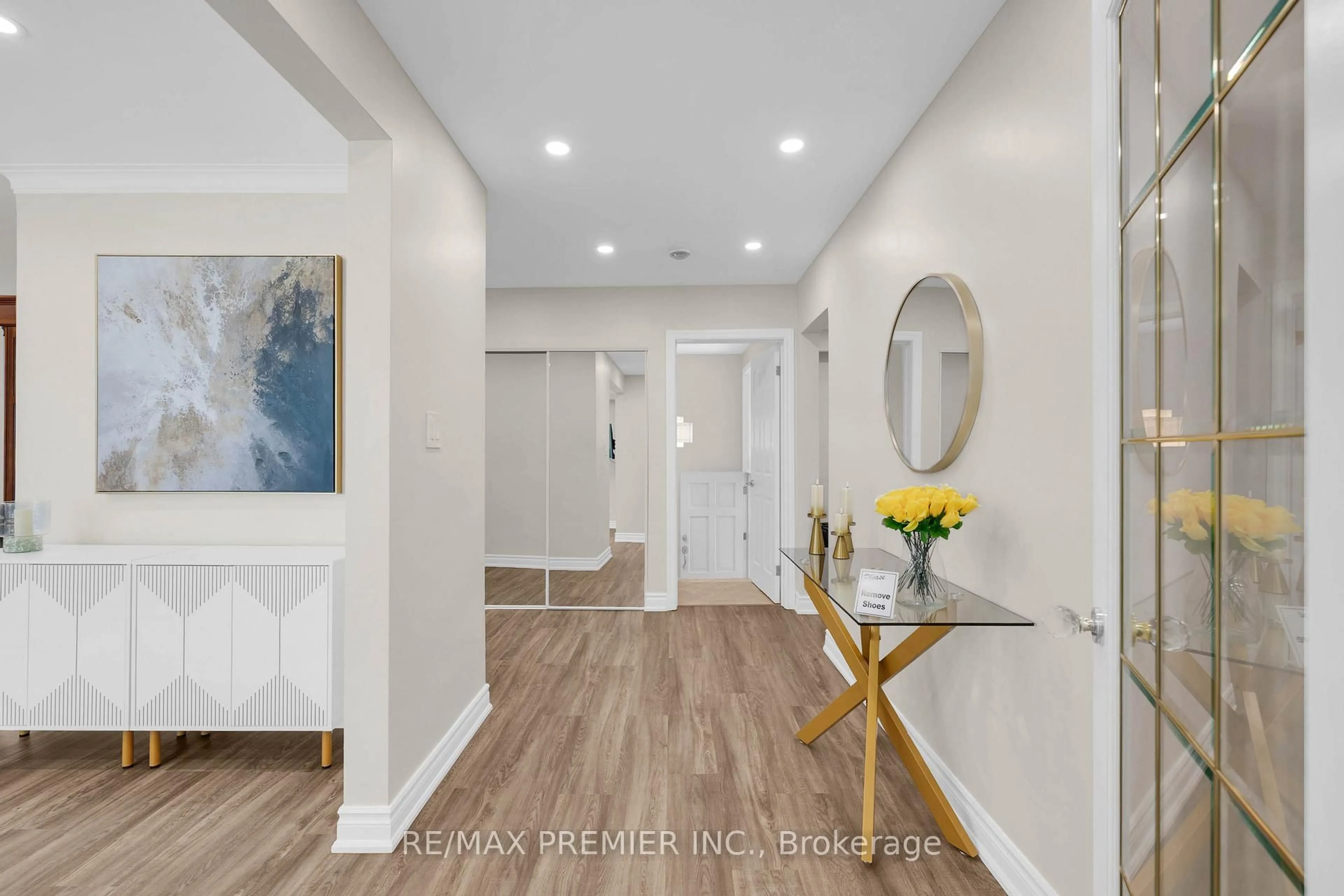 Indoor entryway for 62 Keegan Cres, Toronto Ontario M3J 1G2