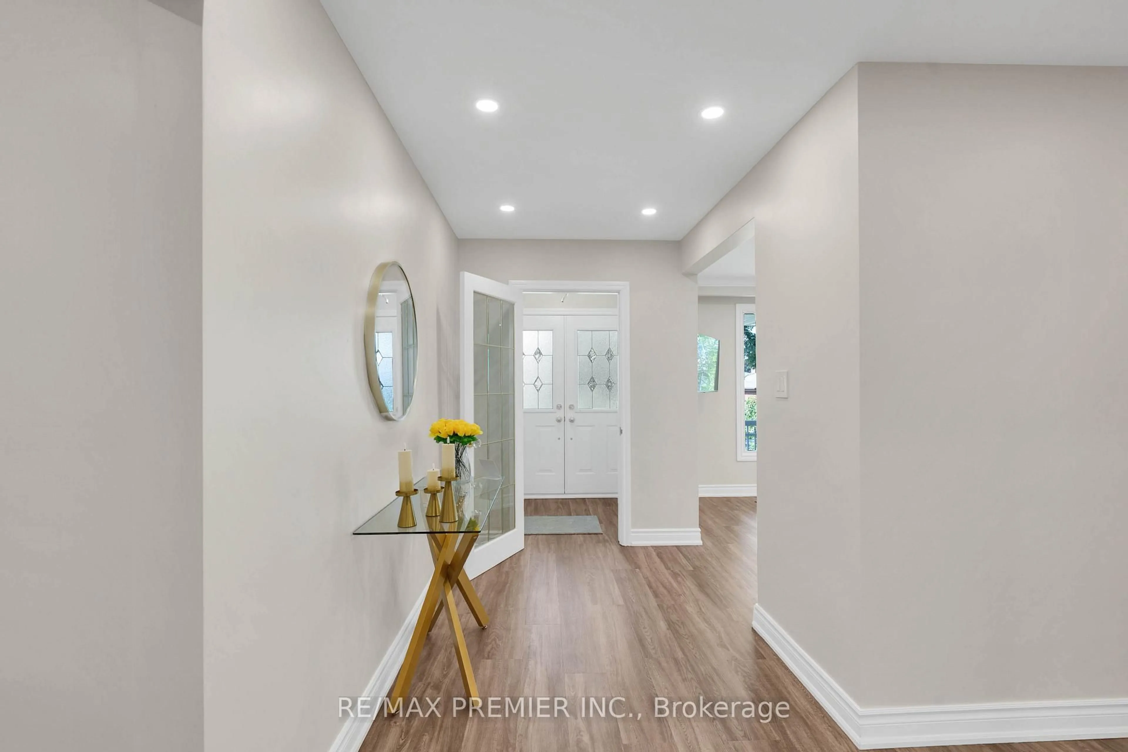 Indoor entryway for 62 Keegan Cres, Toronto Ontario M3J 1G2
