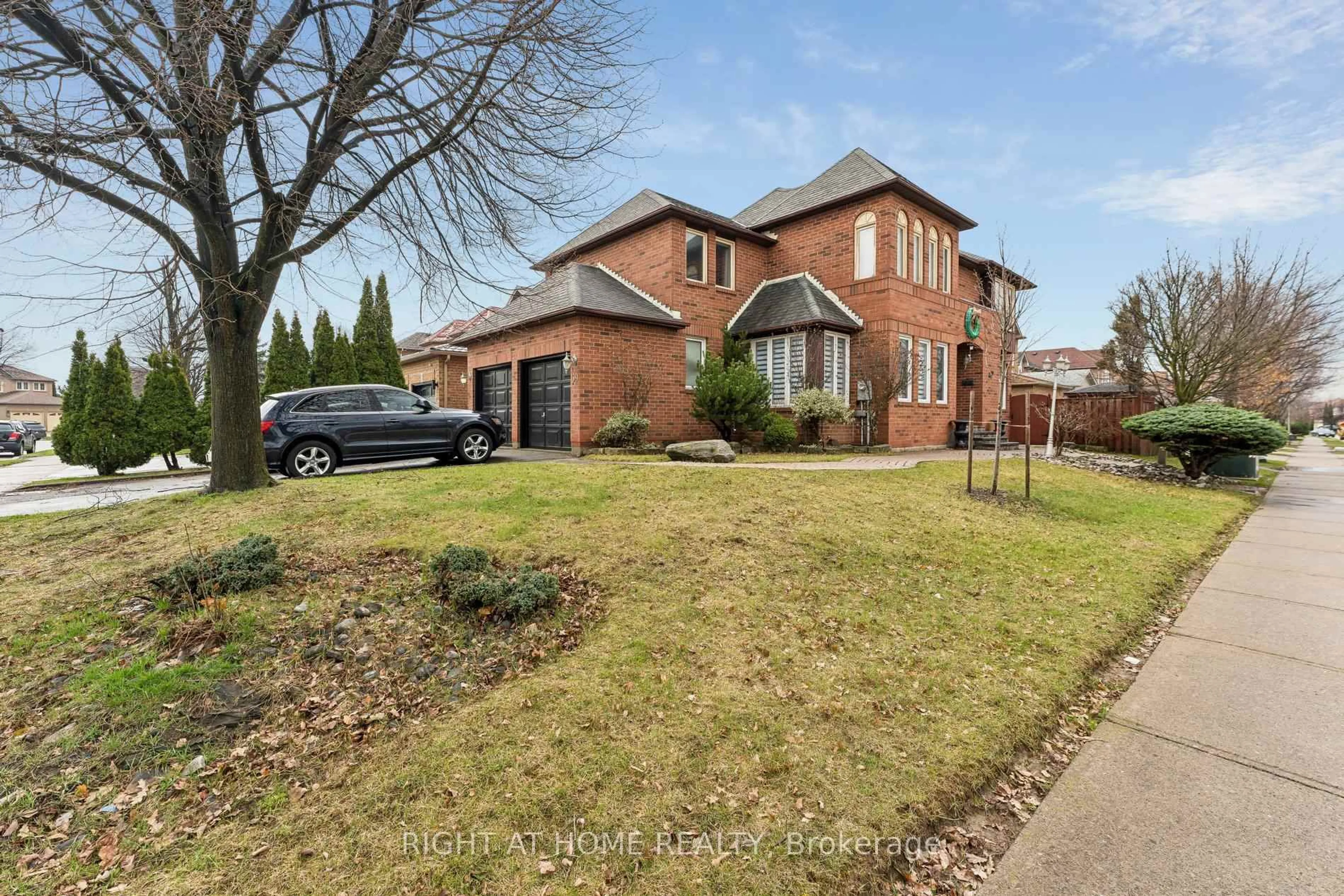 Home with brick exterior material, street for 39 Banner Rd, Brampton Ontario L6X 4K8