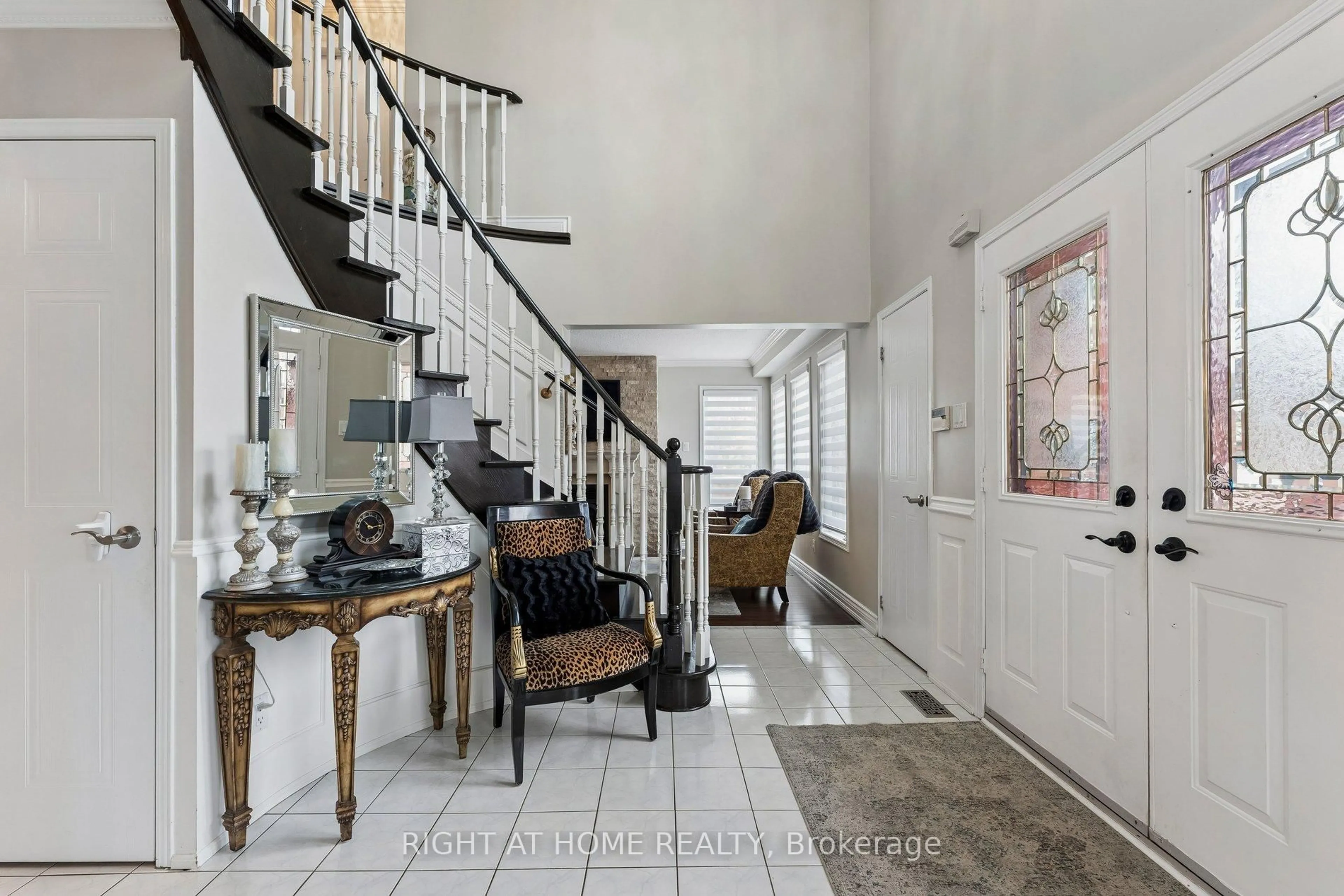 Indoor entryway for 39 Banner Rd, Brampton Ontario L6X 4K8