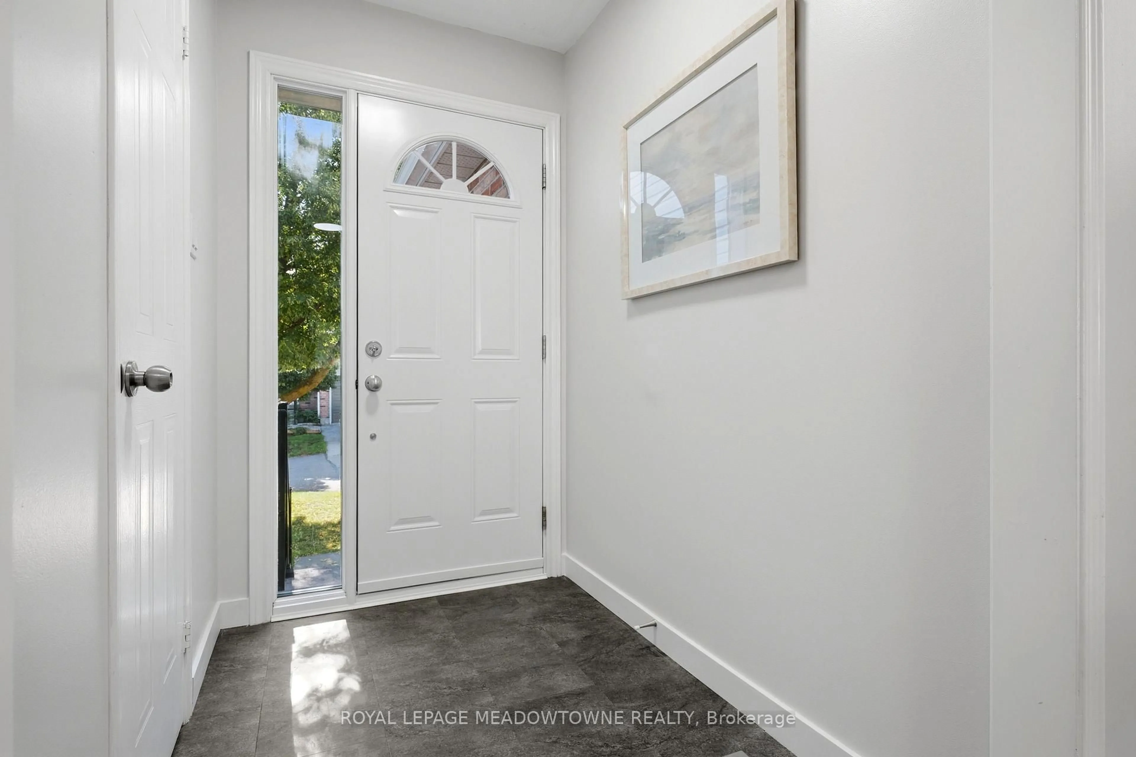 Indoor entryway for 3 Brian Lane, Halton Hills Ontario L7G 5L7