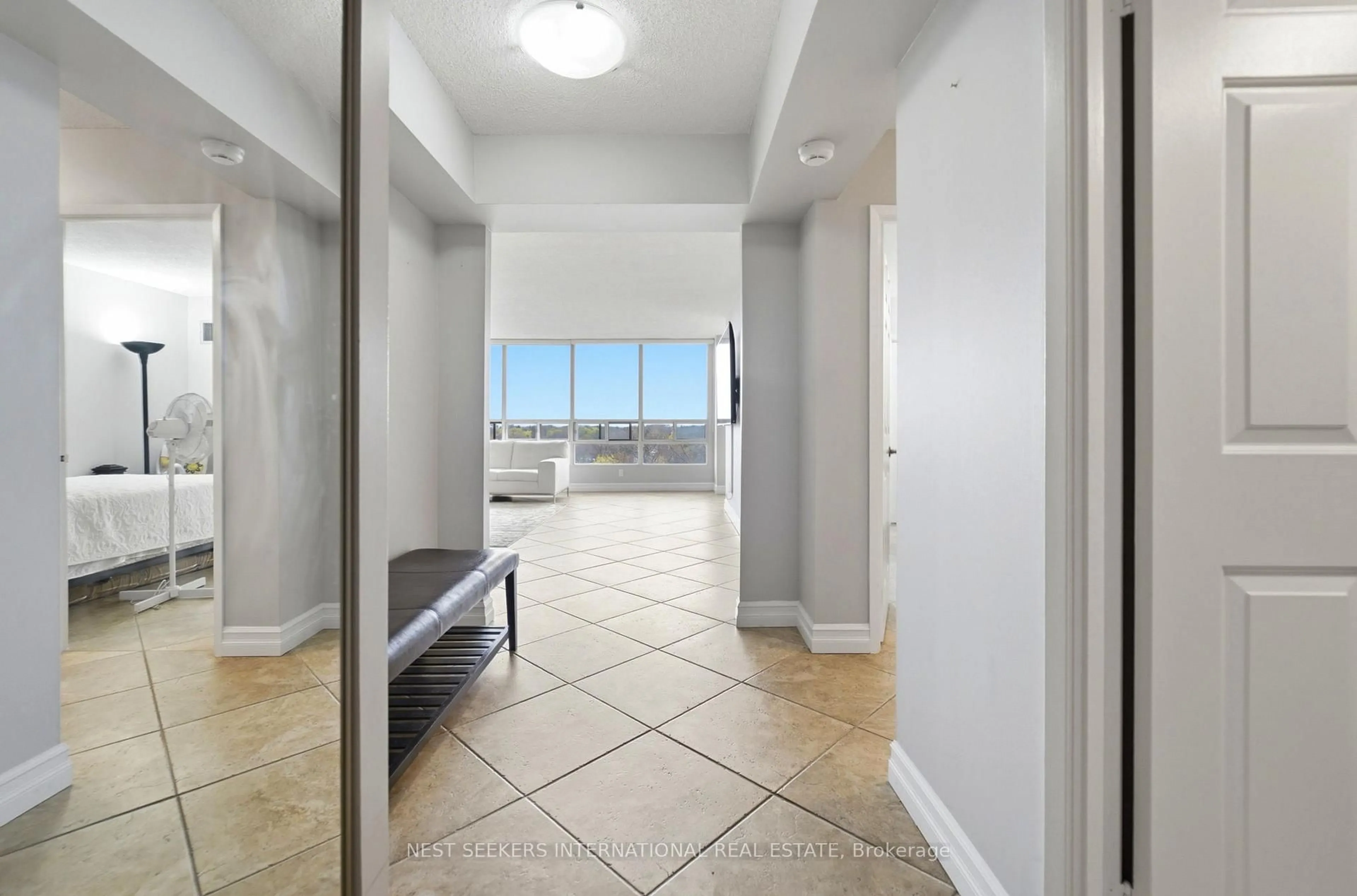 Indoor entryway for 310 Mill St #811, Brampton Ontario L6Y 3B1