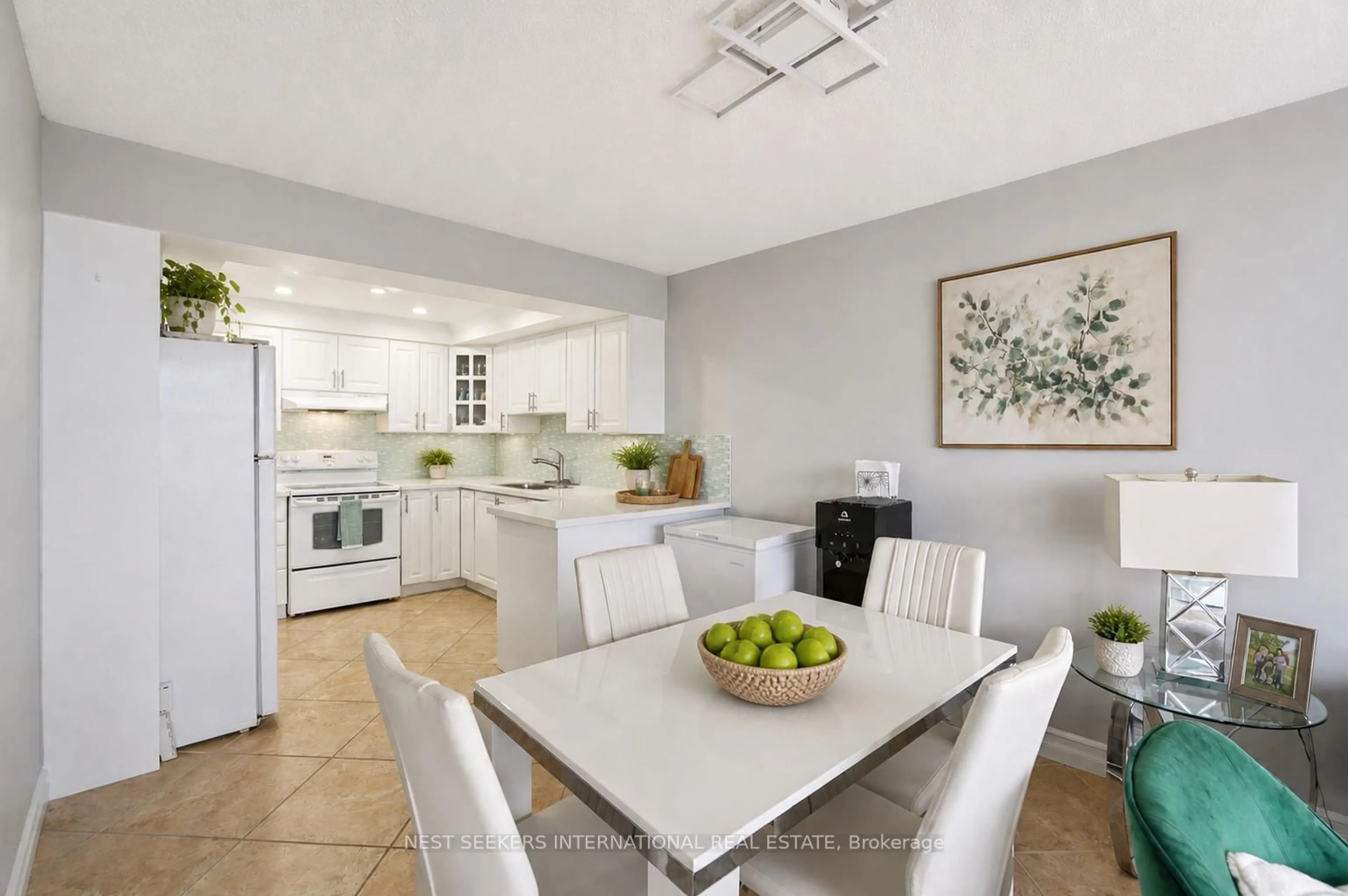 Open concept kitchen, ceramic/tile floor for 310 Mill St #811, Brampton Ontario L6Y 3B1