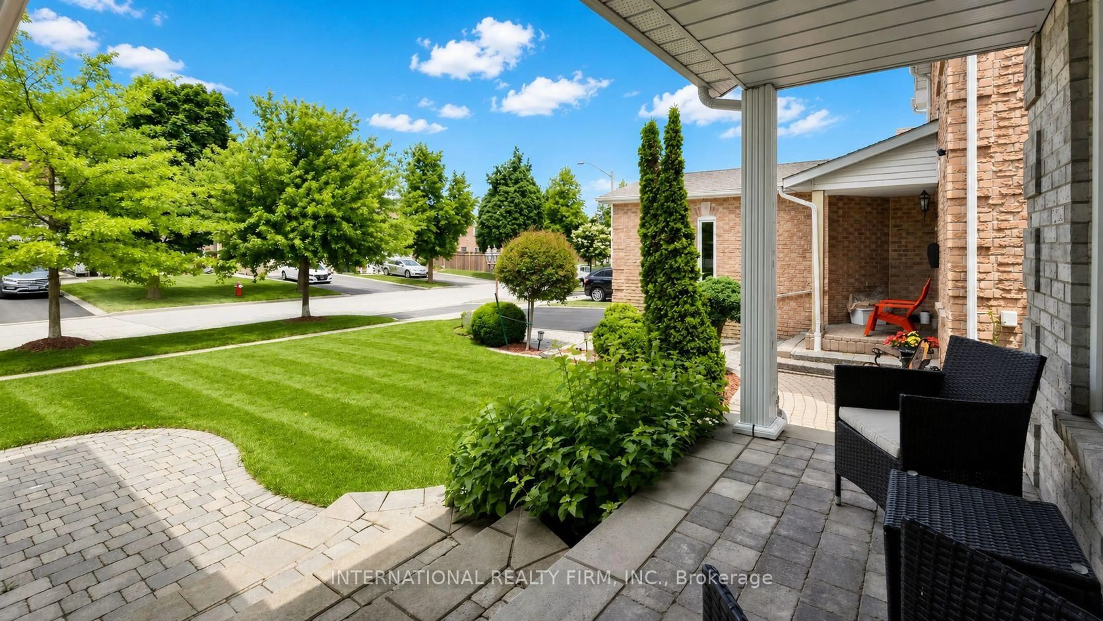 Patio, street for 3180 Pebblewood Rd, Mississauga Ontario L5N 6P5