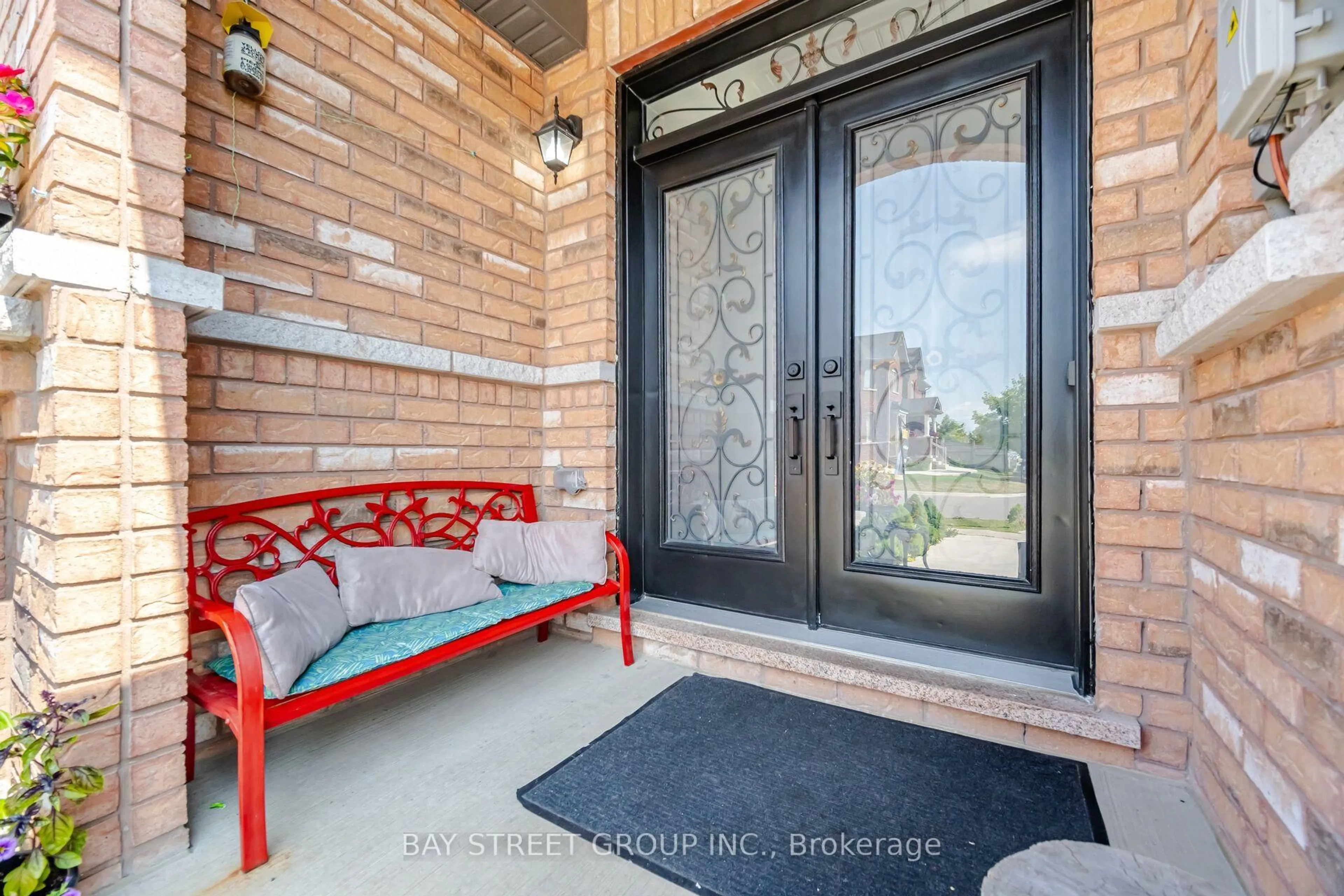 Indoor entryway for 20 Davenfield Circ, Brampton Ontario L6P 4L9