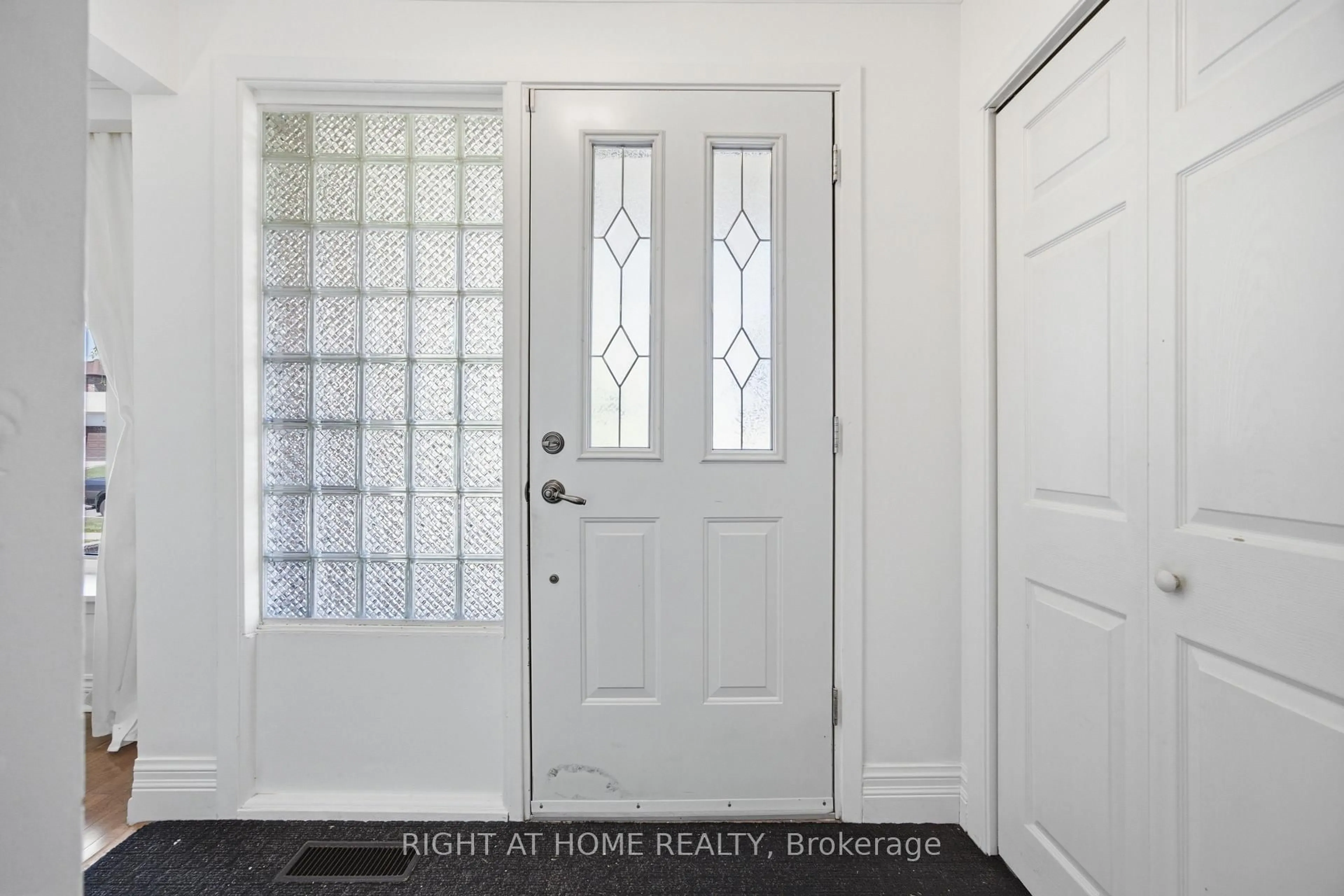 Indoor entryway for 45 Faversham Cres, Toronto Ontario M9C 3X7