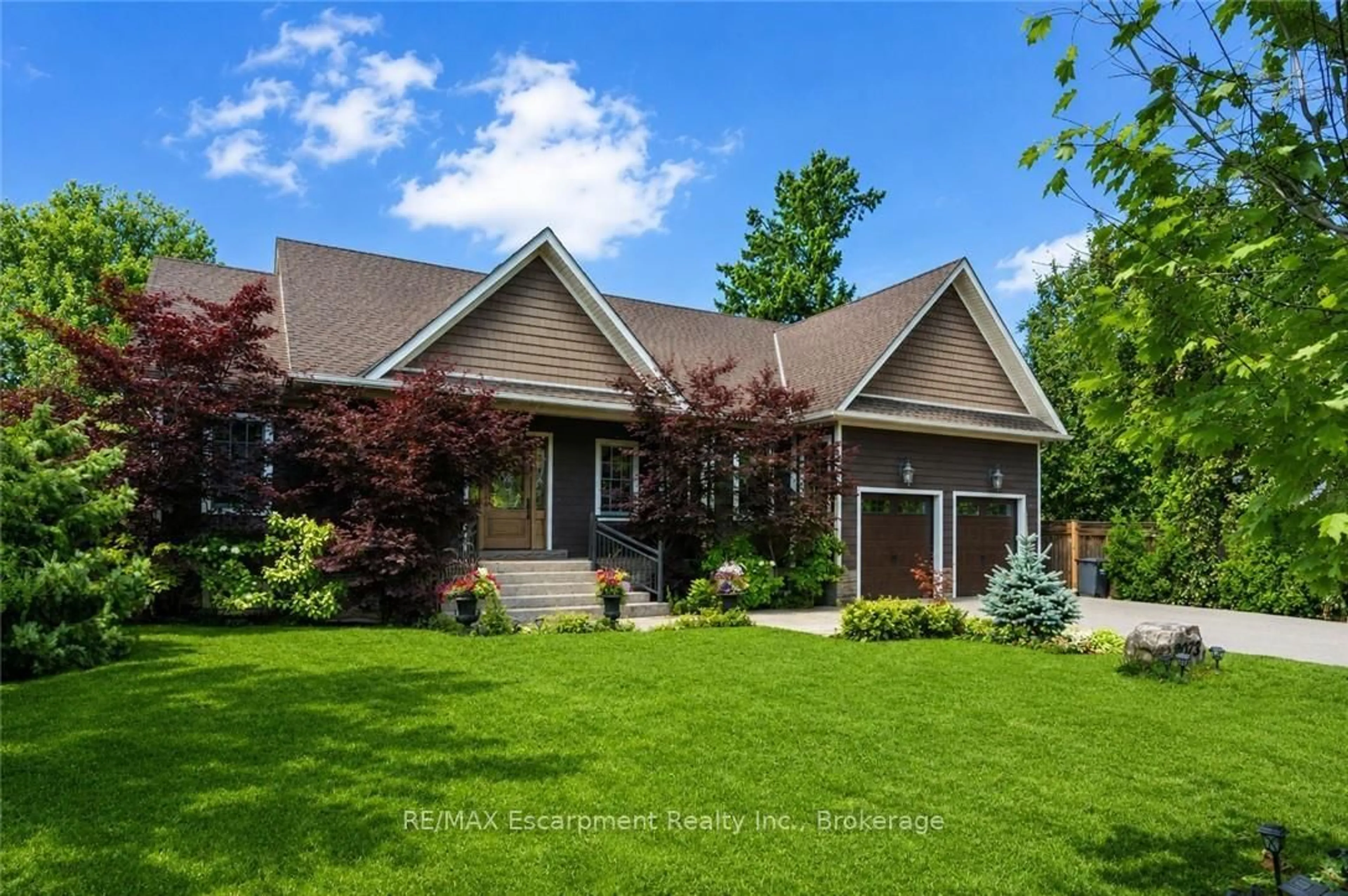 Home with vinyl exterior material, unknown for 2073 Deramore Dr, Oakville Ontario L6J 2P7