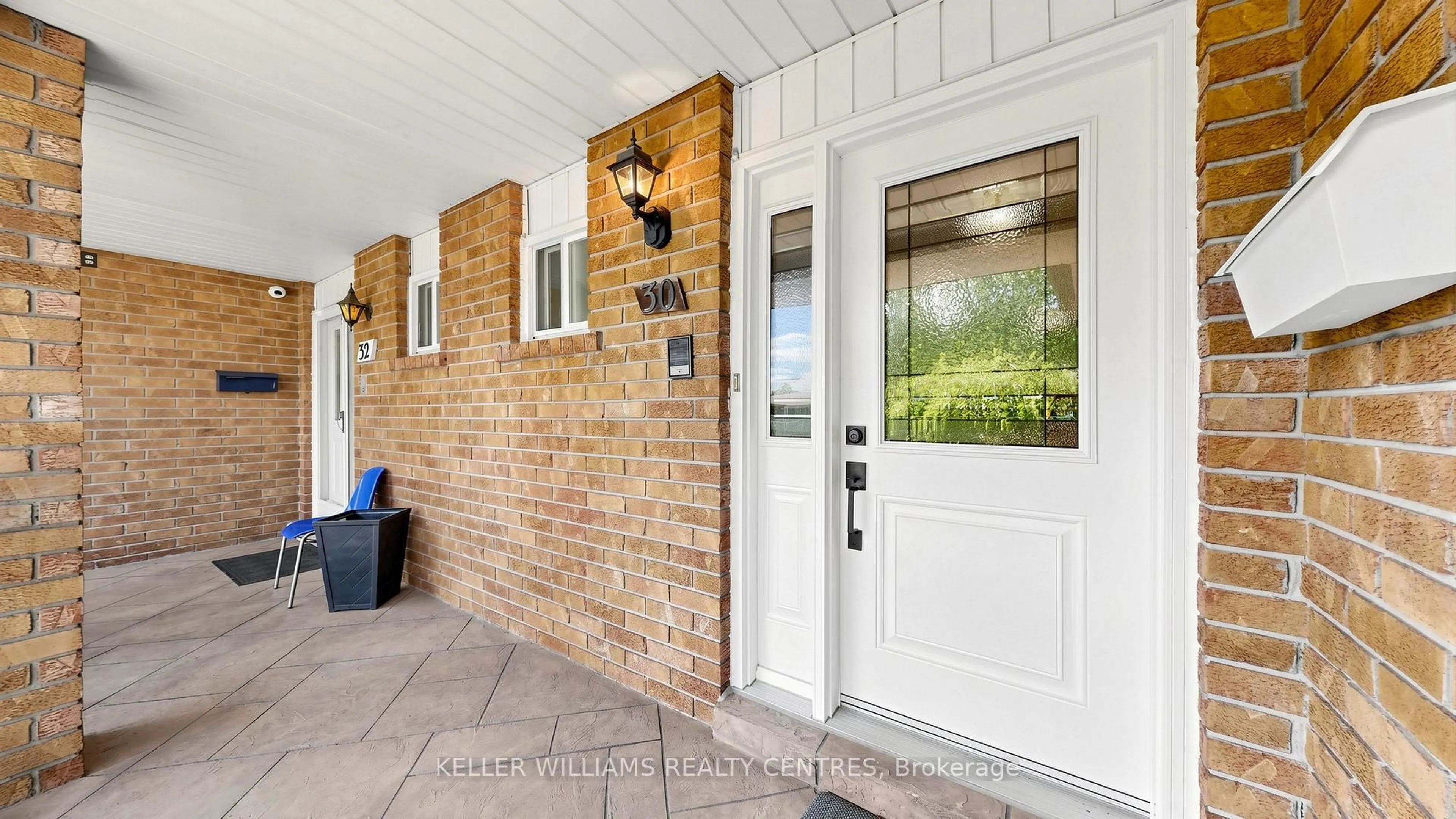 Indoor entryway for 30 Clubhouse Crt, Toronto Ontario M3L 2K5