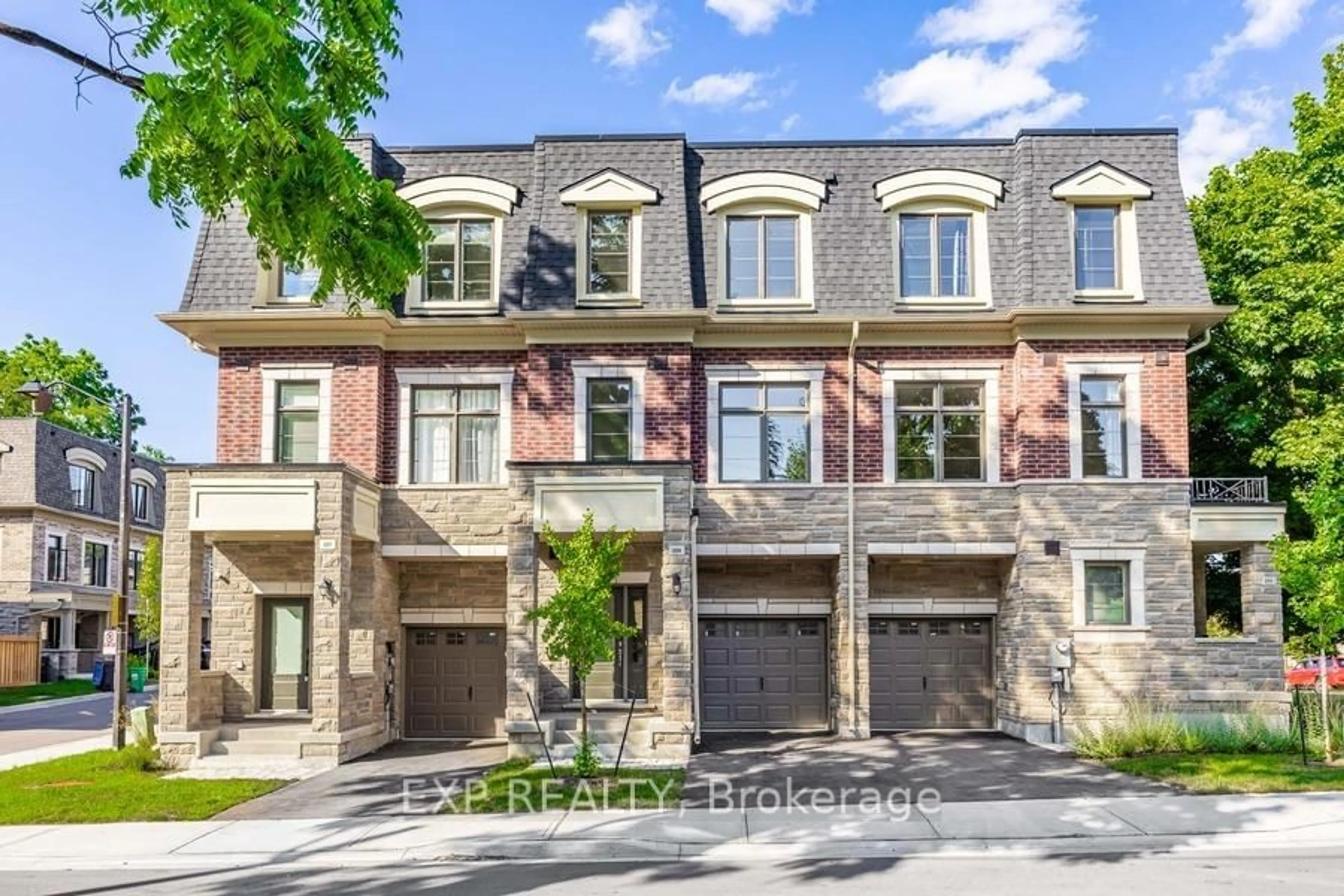 Home with brick exterior material, street for 209 Wyndham St, Mississauga Ontario L5M 2S5