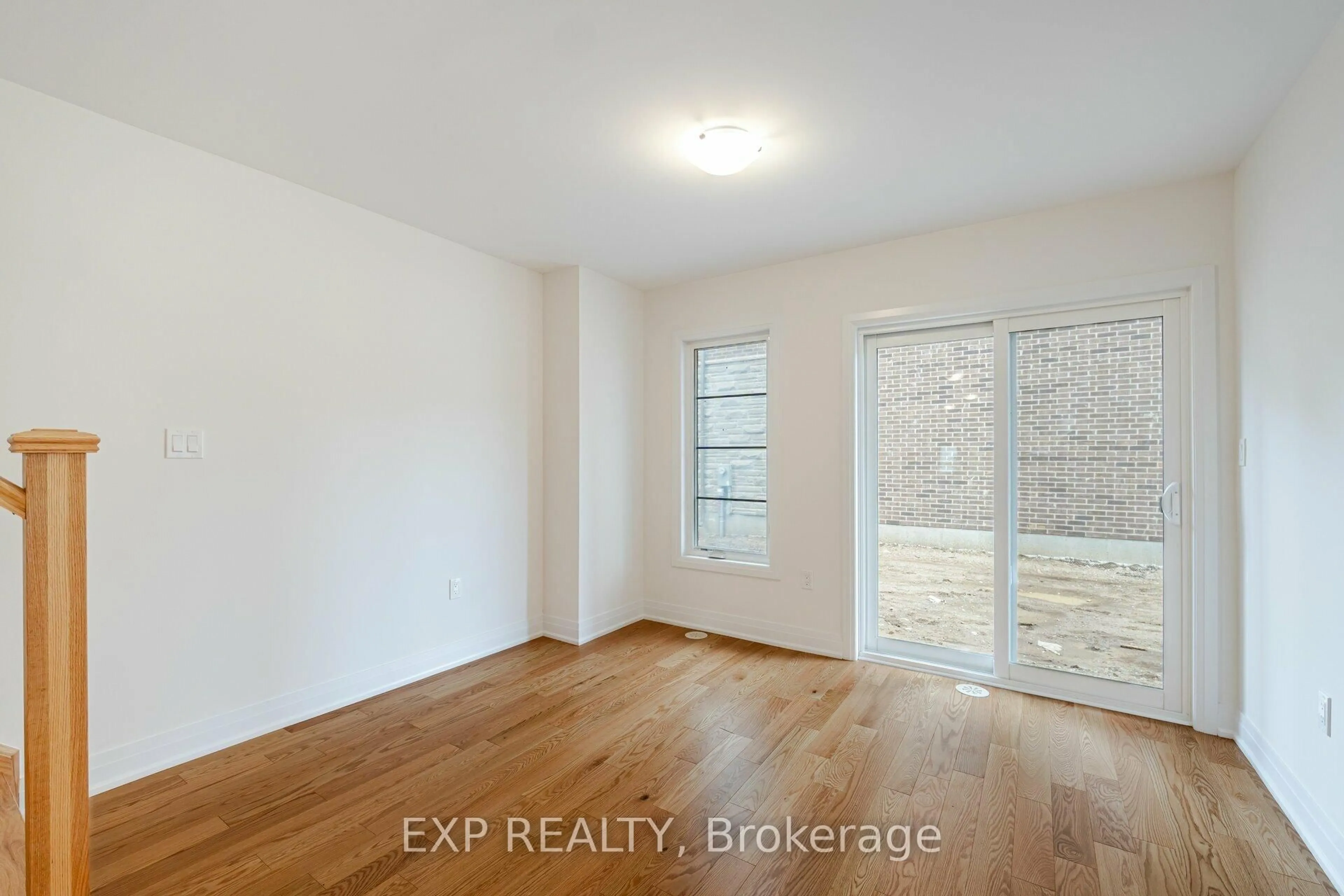 A pic of a room for 209 Wyndham St, Mississauga Ontario L5M 2S5