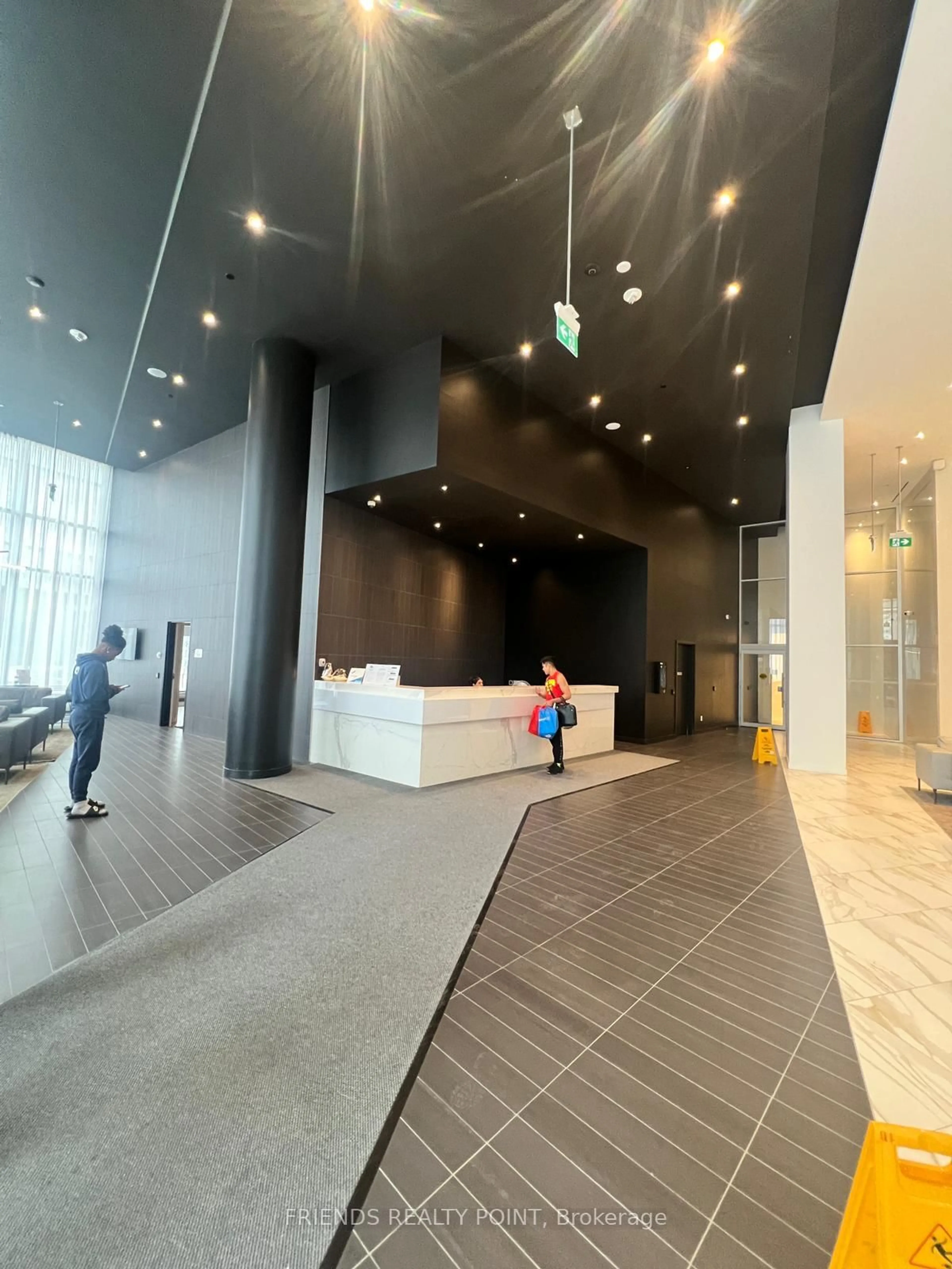 Indoor foyer for 3900 Confederation Pkwy #3805, Mississauga Ontario L5B 0M3