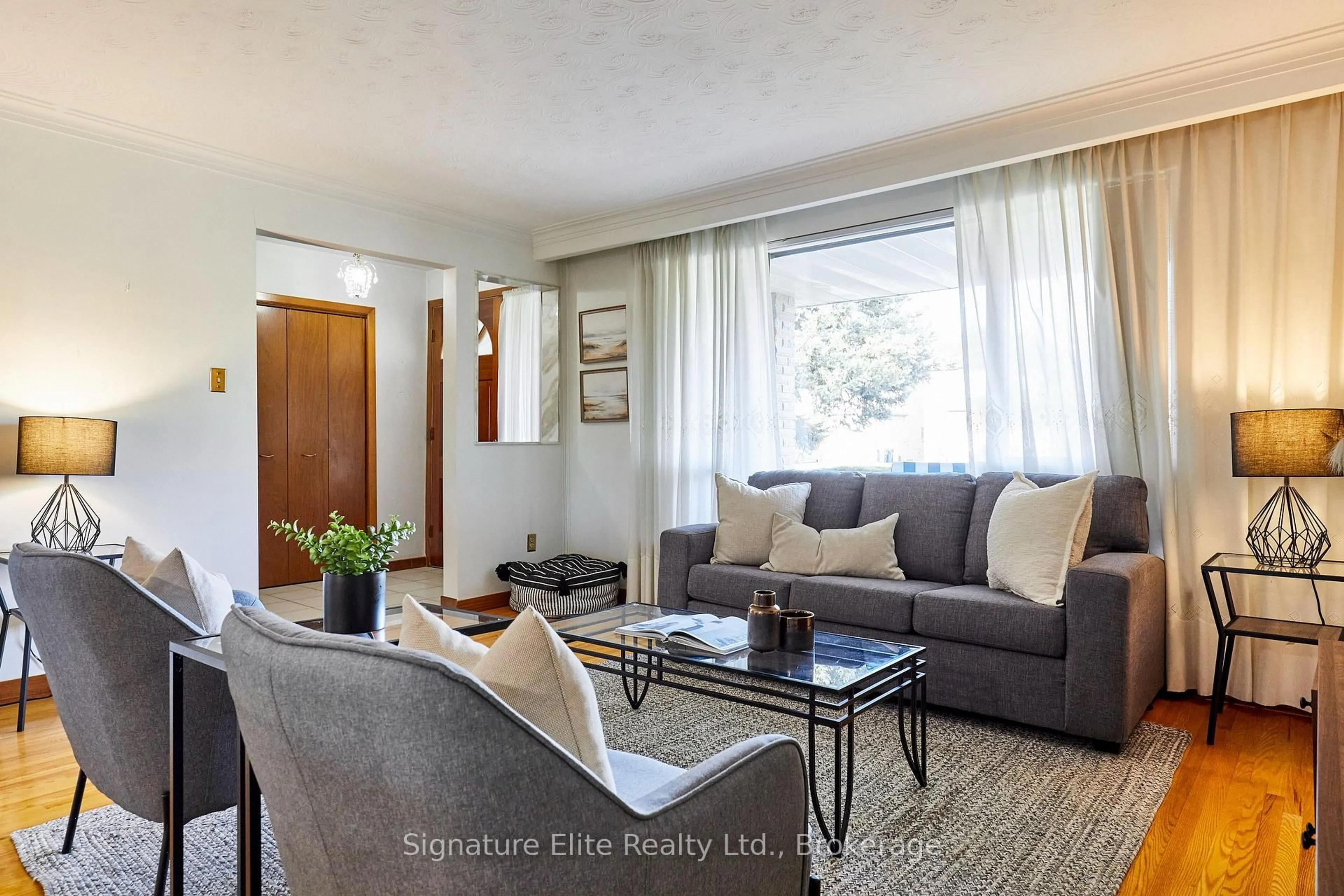Living room with furniture, unknown for 5 Veerland Dr, Toronto Ontario M6L 1R8