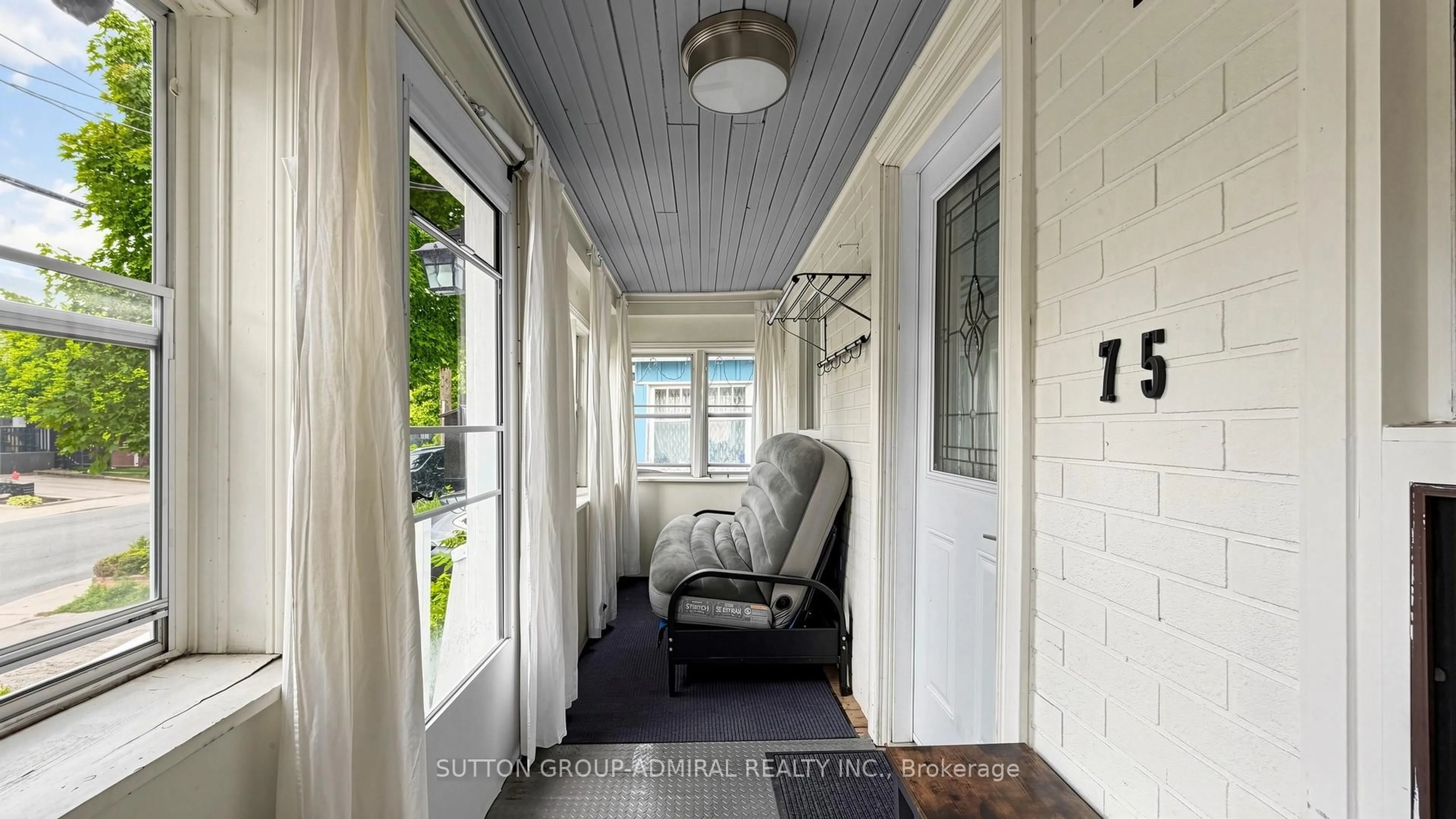 Indoor entryway for 75 Rockcliffe Blvd, Toronto Ontario M6N 4R4