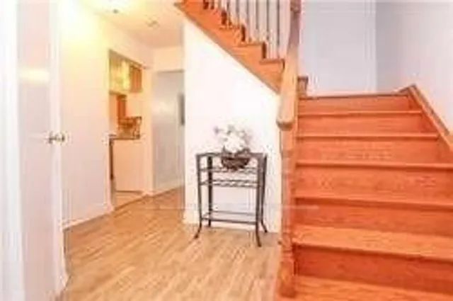 9 Salem Crt, Brampton 4