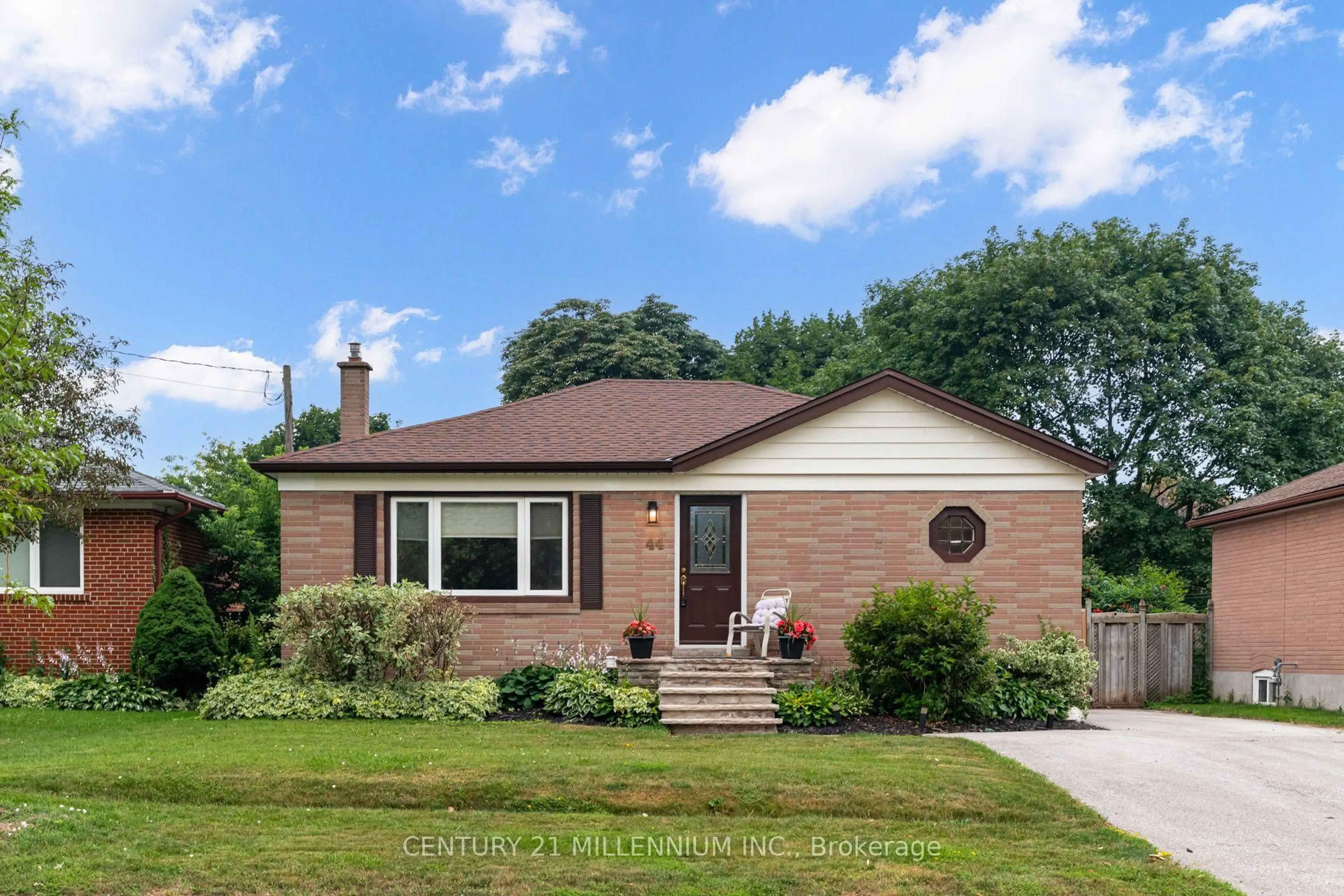 Home with brick exterior material, street for 44 Byron St, Halton Hills Ontario L7G 3W7