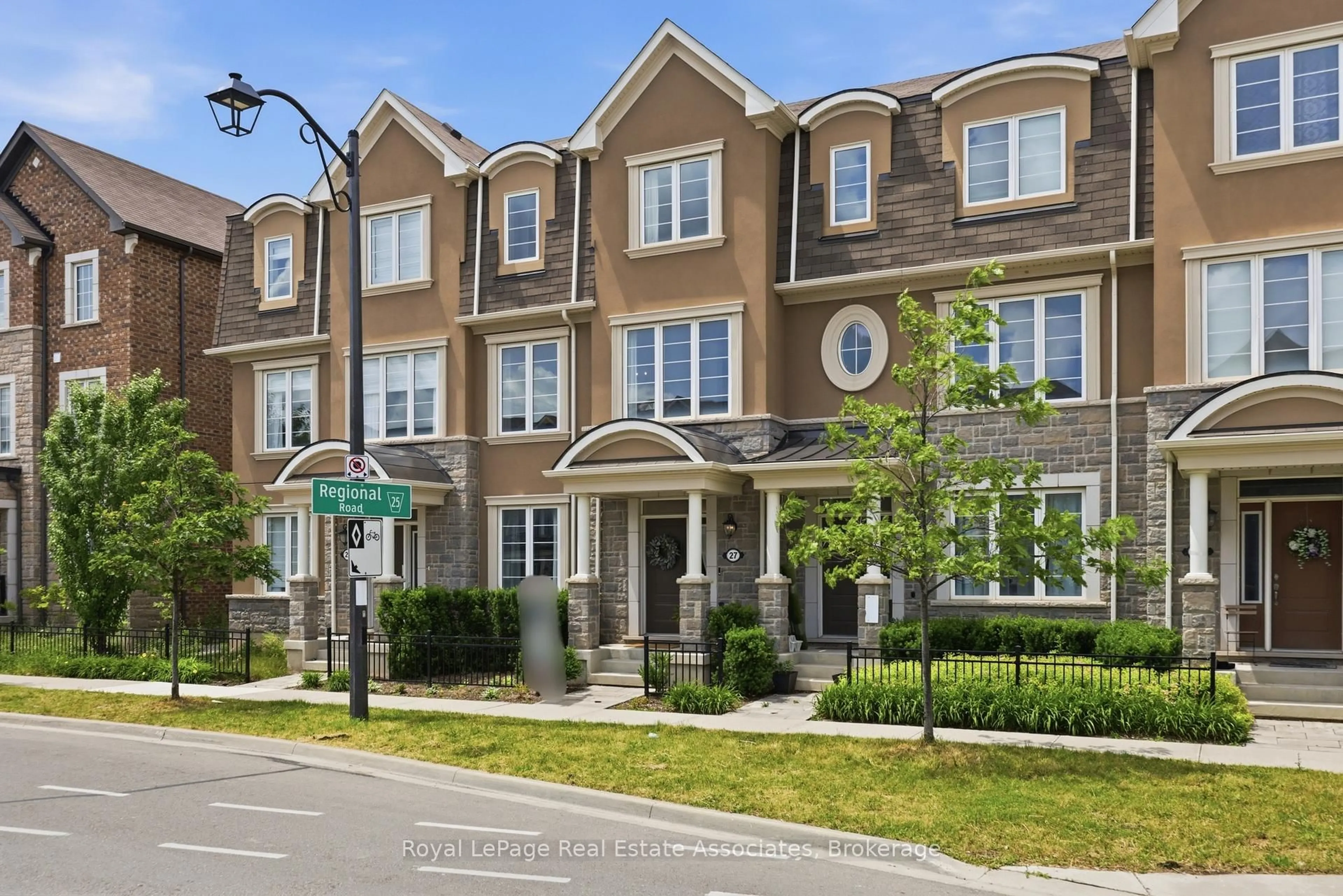Home with brick exterior material, street for 1222 Rose Way #27, Milton Ontario L9E 1P2