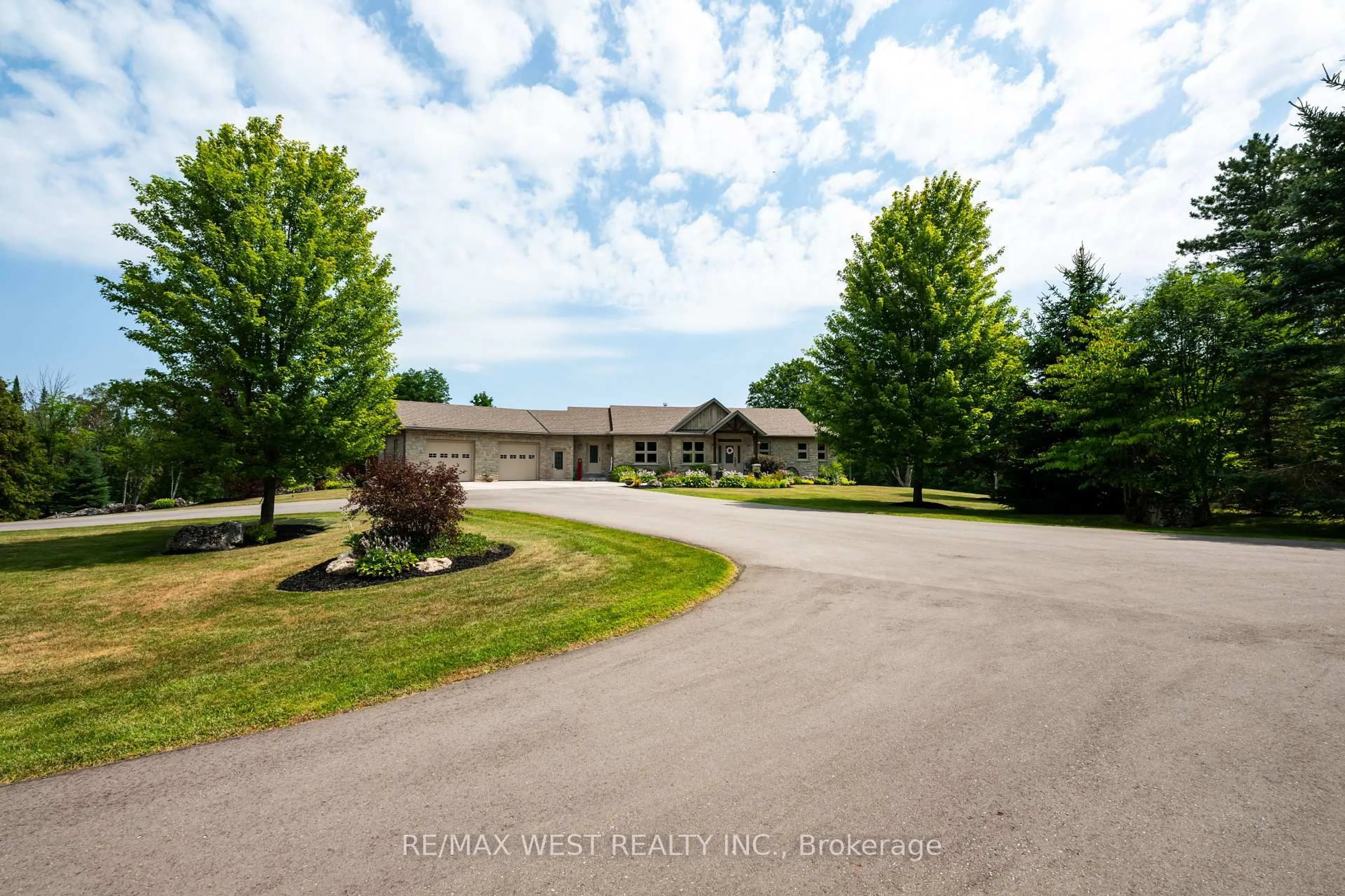 A pic from outside/outdoor area/front of a property/back of a property/a pic from drone, unknown for 20341 St Andrews Rd, Caledon Ontario L7K 2E6
