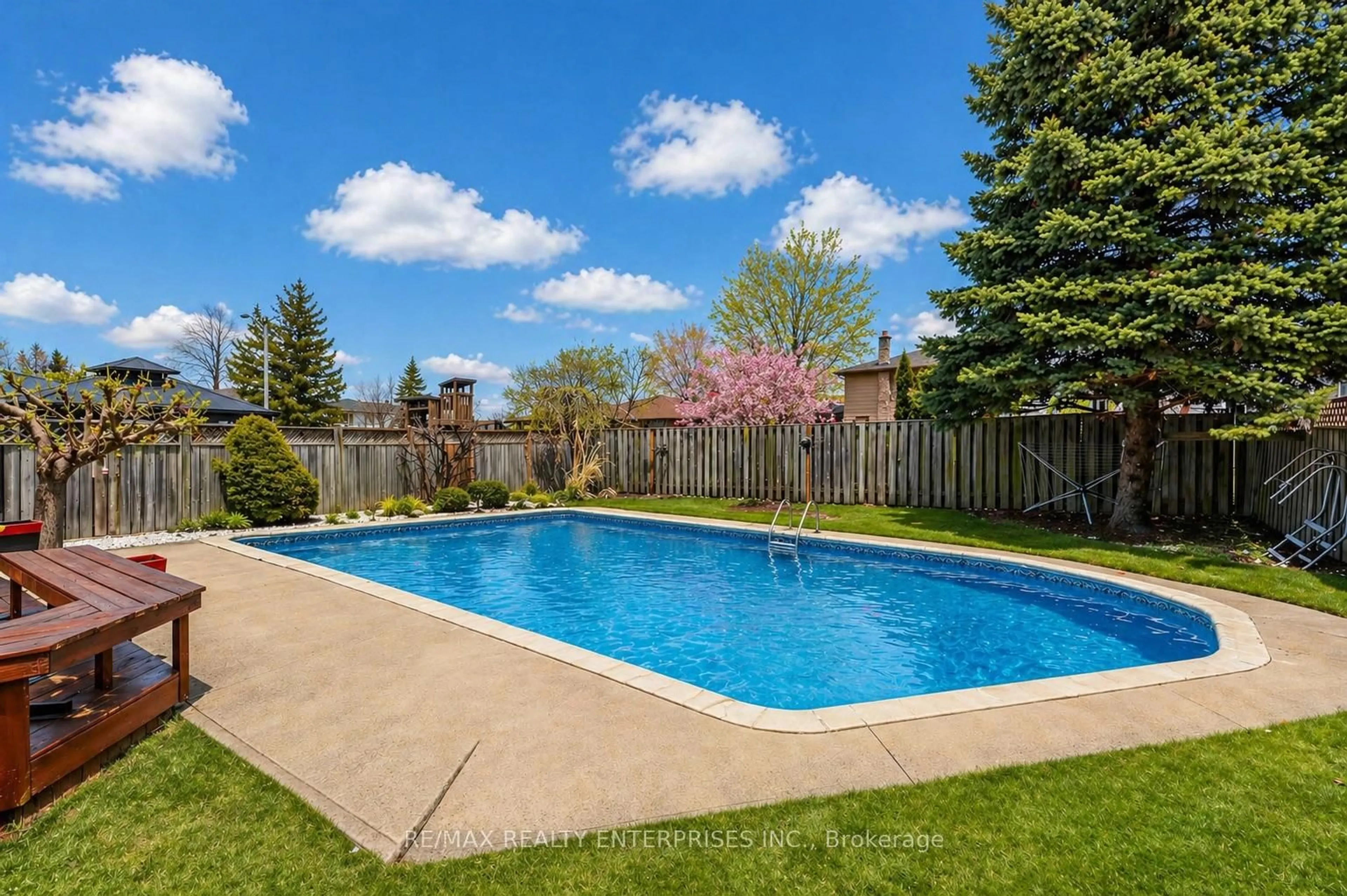Pool for 426 Bartley Bull Pkwy, Brampton Ontario L6W 2M5