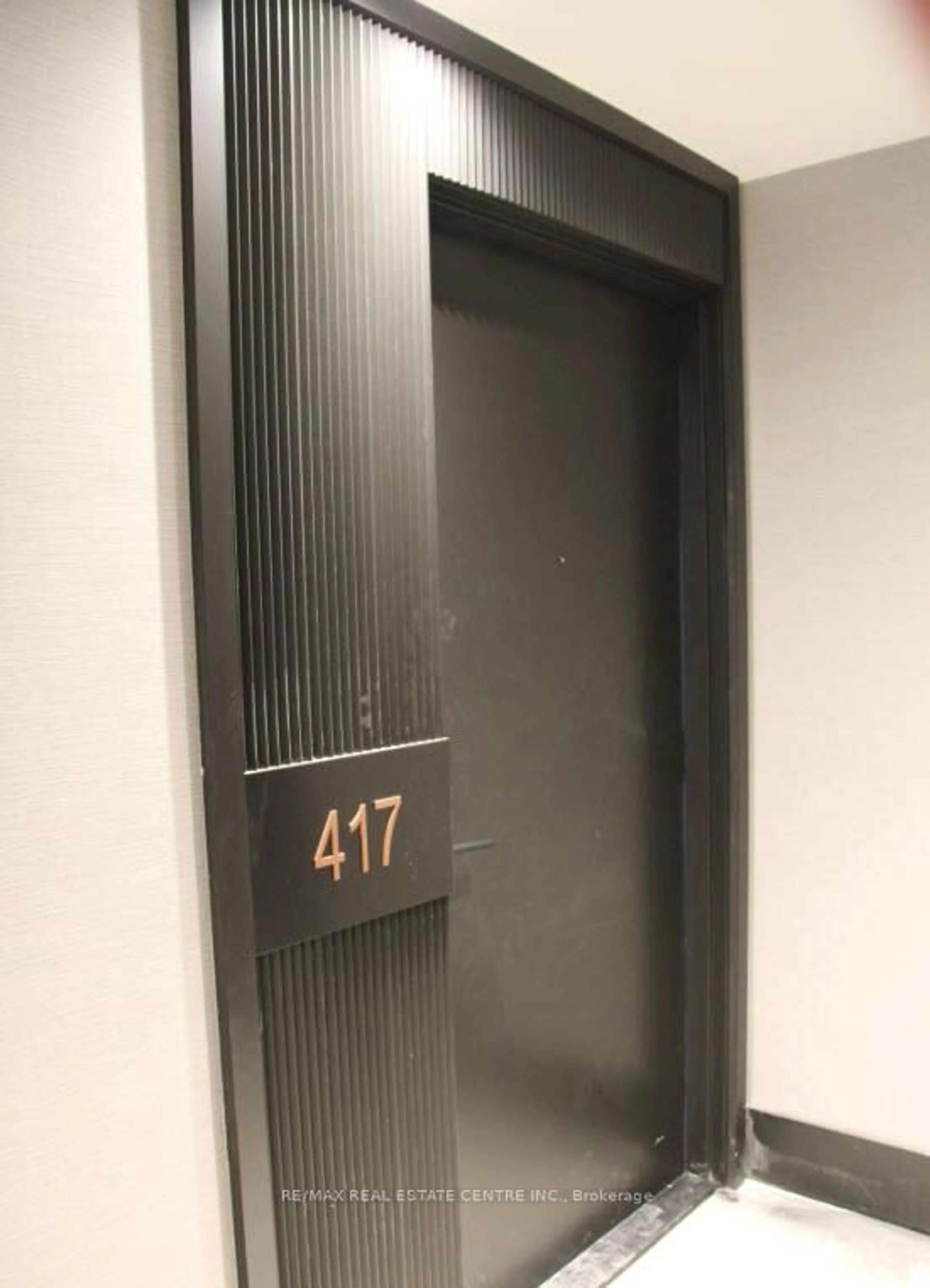 Indoor foyer for 2450 Old Bronte Rd #417, Oakville Ontario L6M 5P6