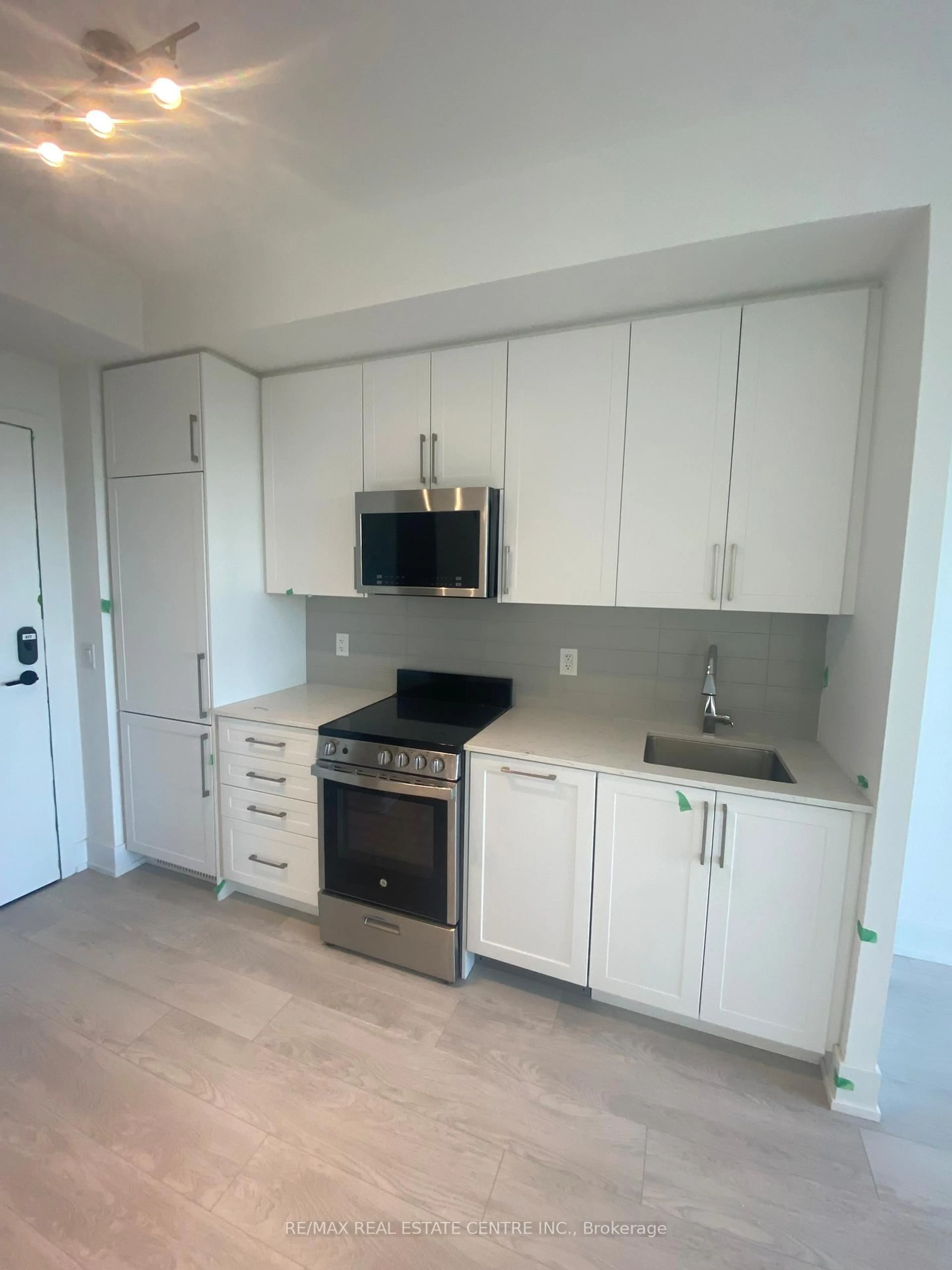 Standard kitchen, unknown for 2450 Old Bronte Rd #417, Oakville Ontario L6M 5P6