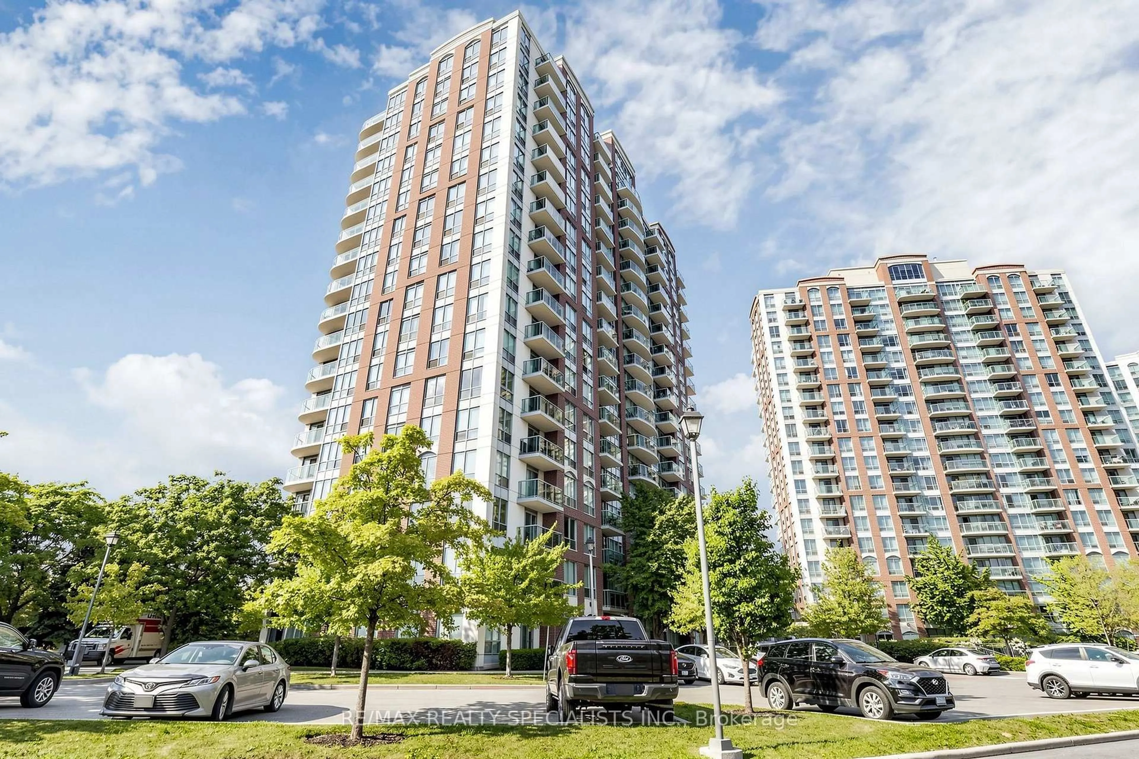 Patio, building for 4879 Kimbermount Ave #303, Mississauga Ontario L5M 7R8