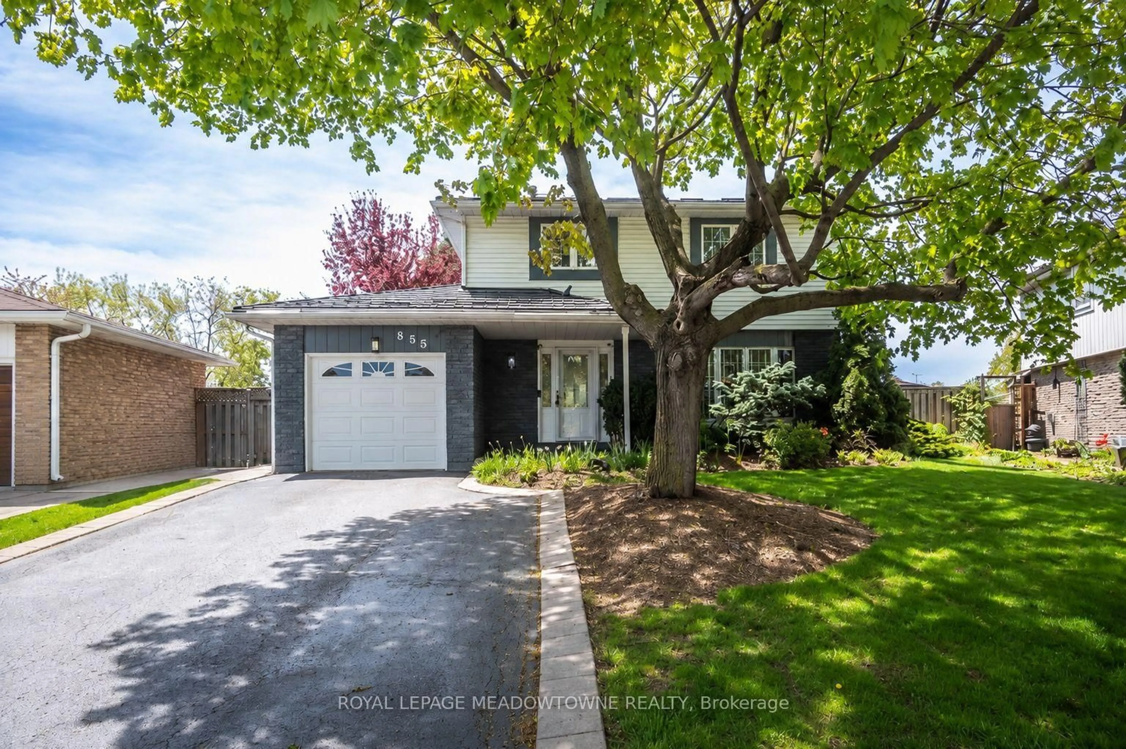 Home with vinyl exterior material, street for 855 Maple Ave, Milton Ontario L9T 3N3