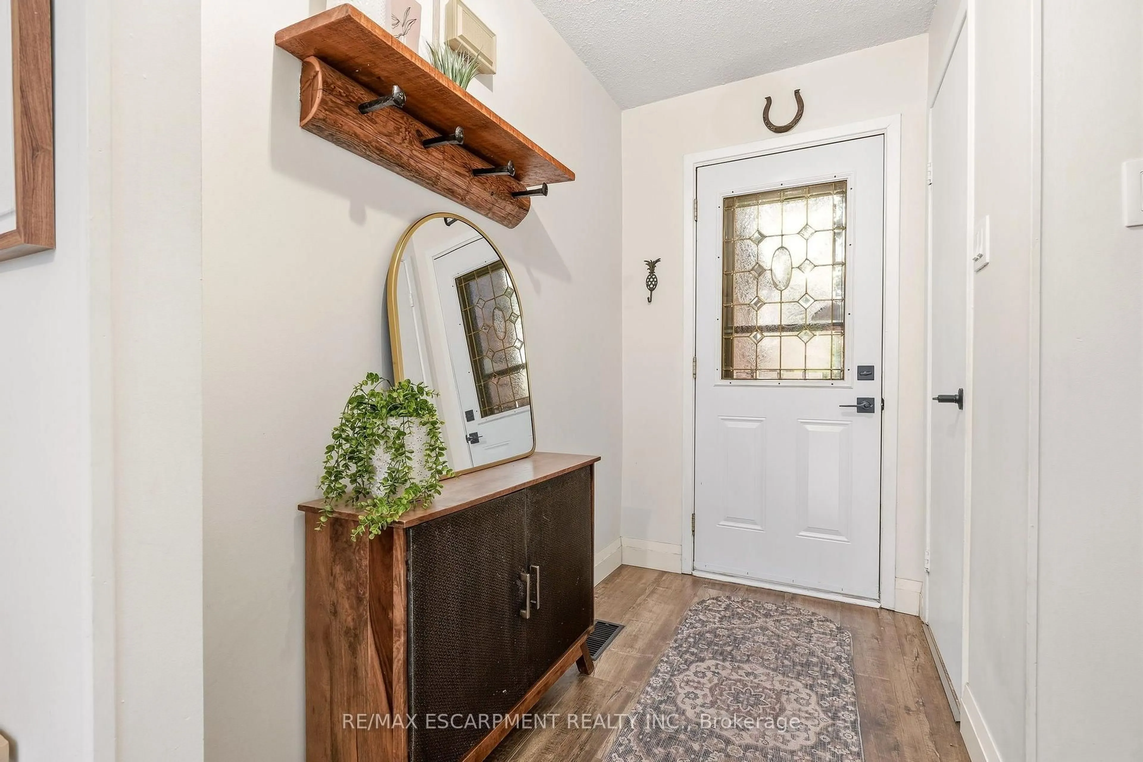 Indoor entryway for 660 Oxford Rd #58, Burlington Ontario L7N 3M1