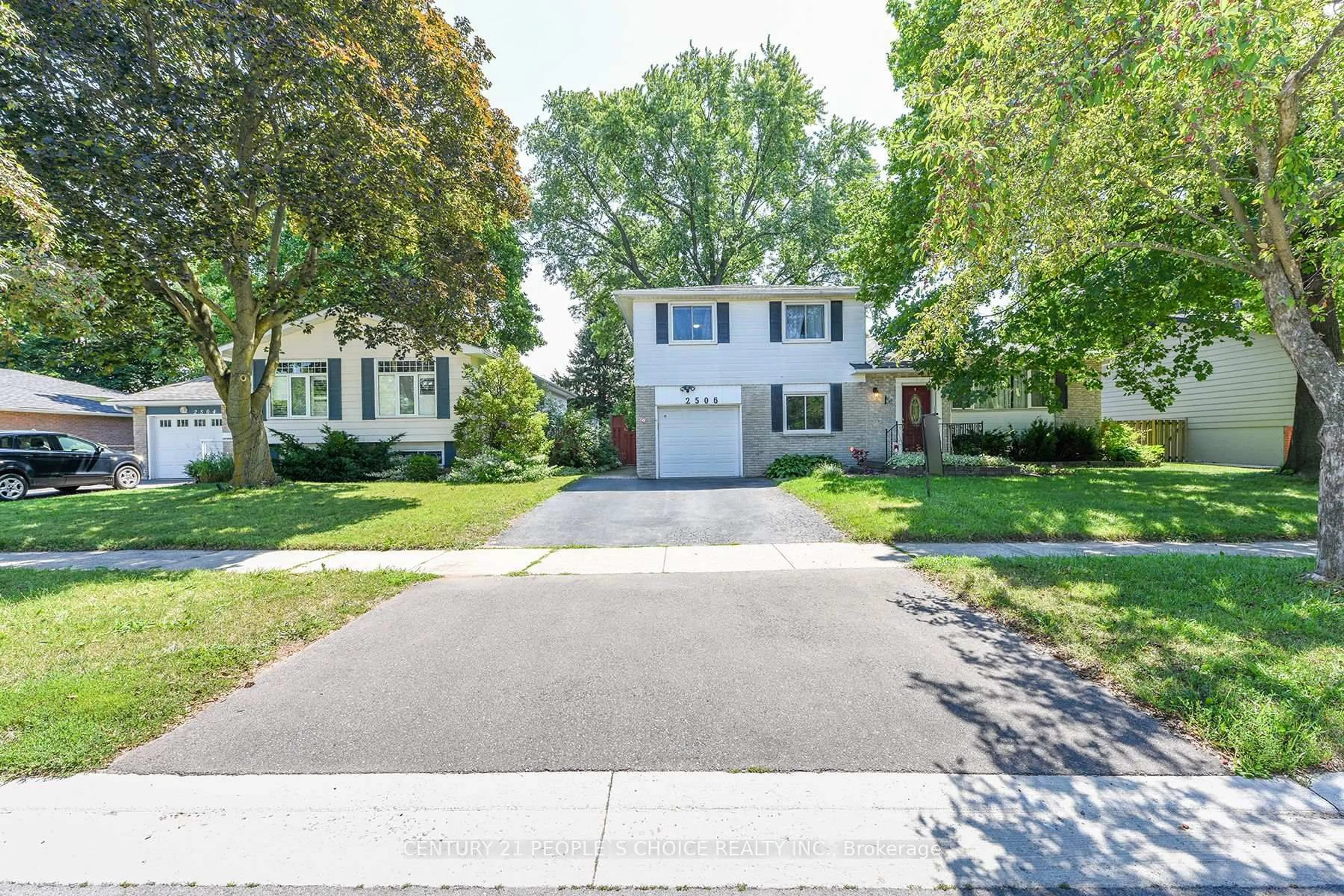 Home with vinyl exterior material, street for 2506 Bridge Rd, Oakville Ontario L6L 2H2