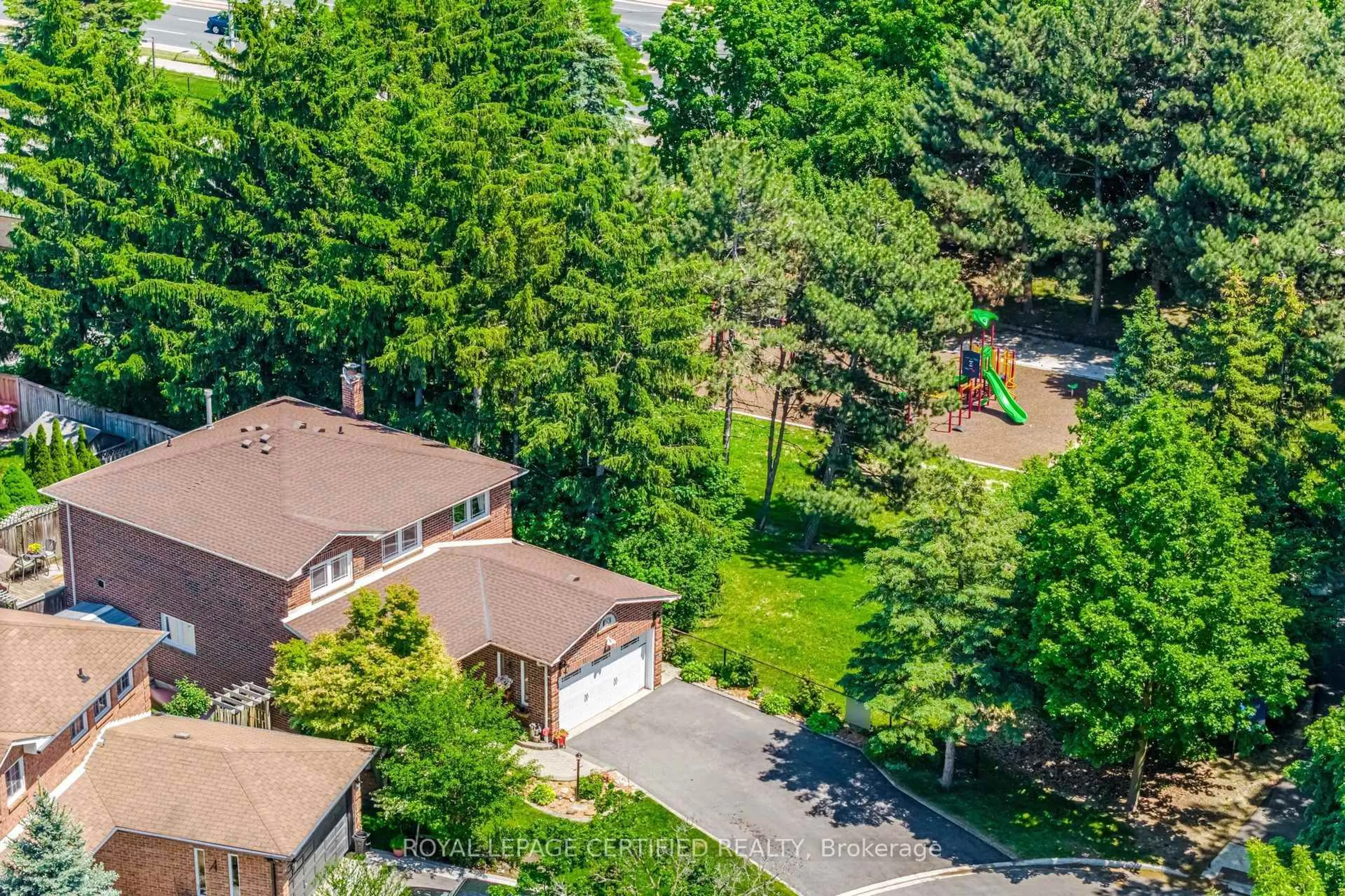 A pic from outside/outdoor area/front of a property/back of a property/a pic from drone, forest/trees view for 20 Burnley Pl, Brampton Ontario L6Z 2T9