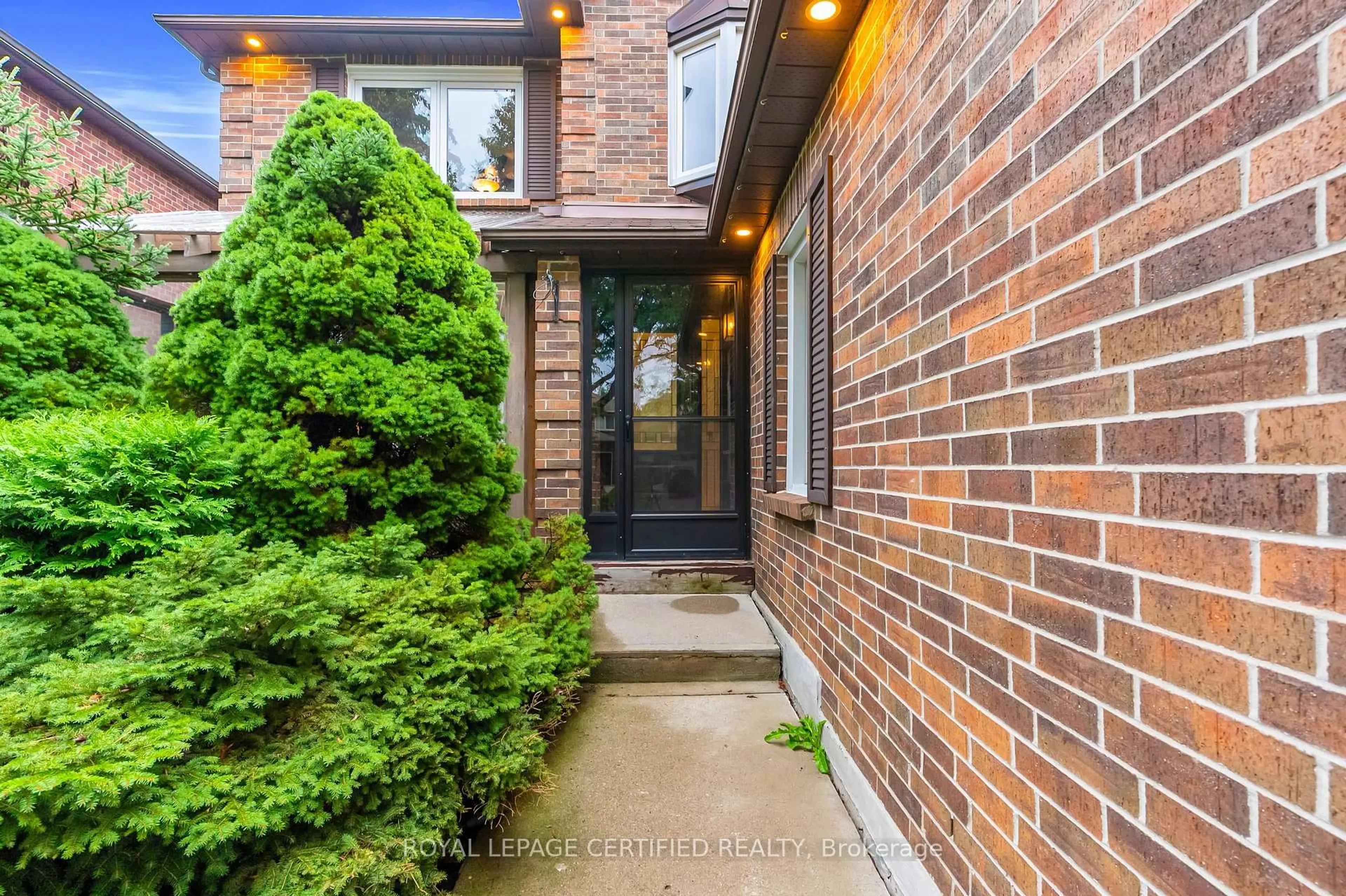 Home with brick exterior material, street for 3650 Baird Crt, Mississauga Ontario L5L 4T4