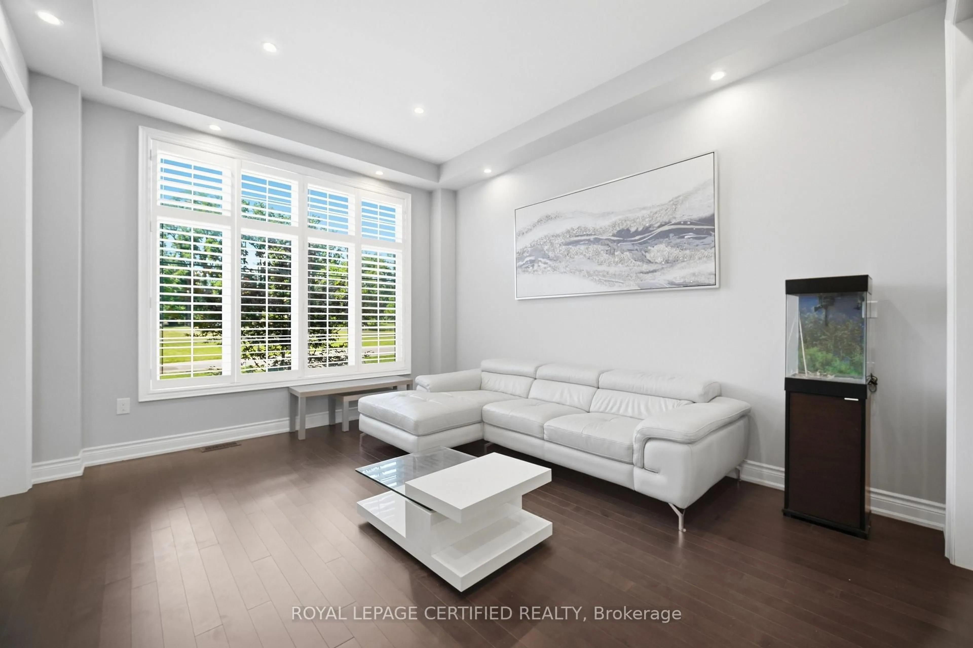 Living room with furniture, unknown for 8833 Creditview Rd, Brampton Ontario L6Y 0X3