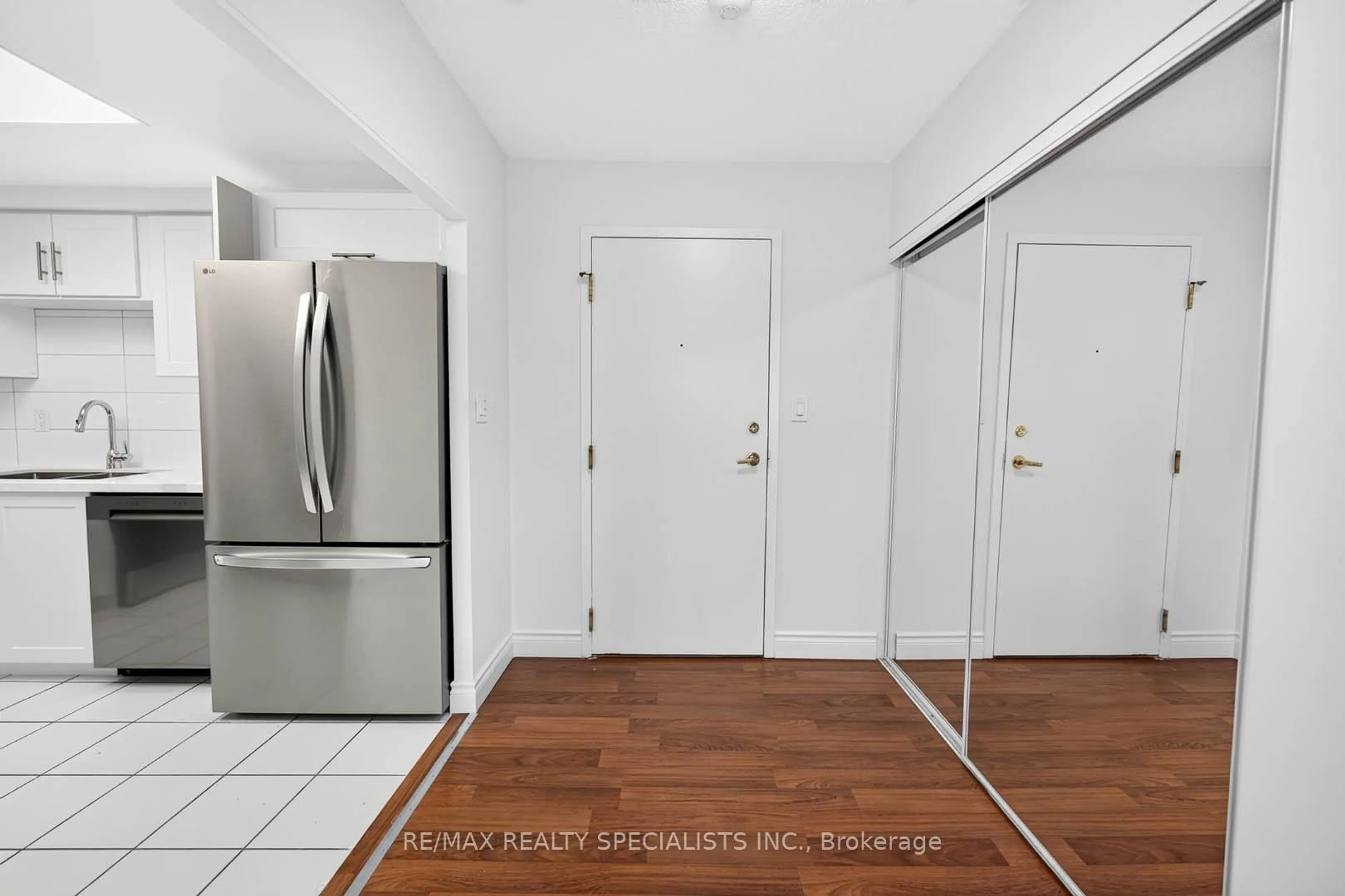 Unknown for 135 Hillcrest Ave #2009, Mississauga Ontario L5B 4B1