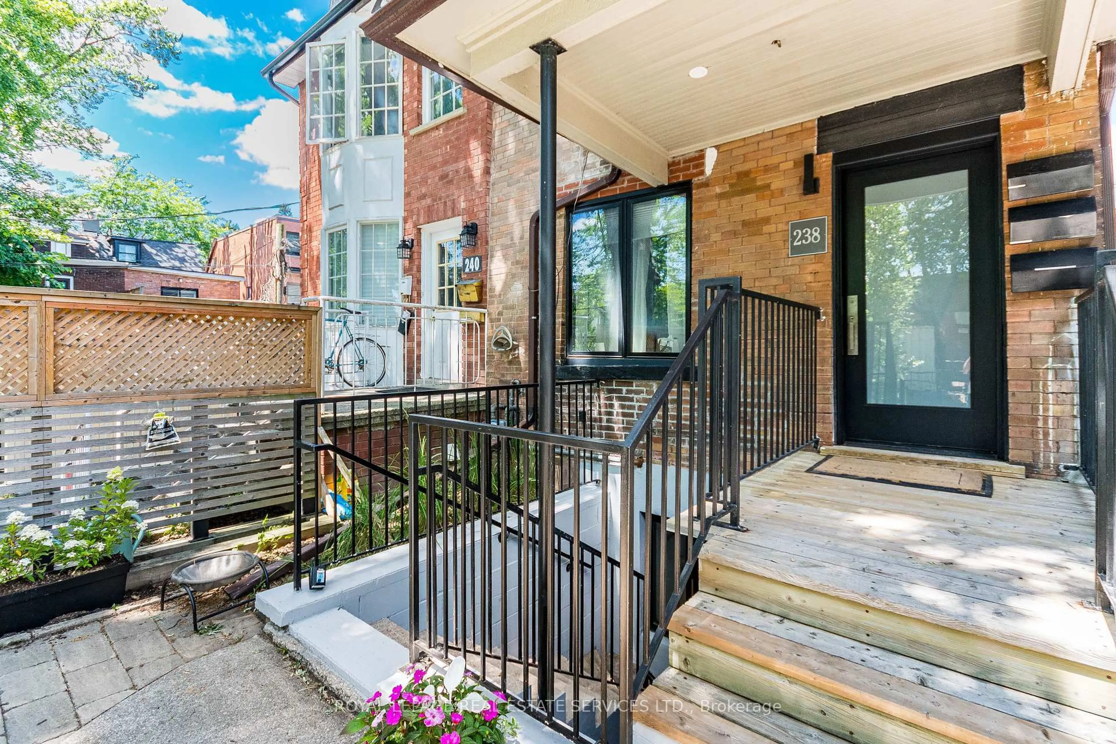 Unknown for 238 Garden Ave, Toronto Ontario M6R 1J1
