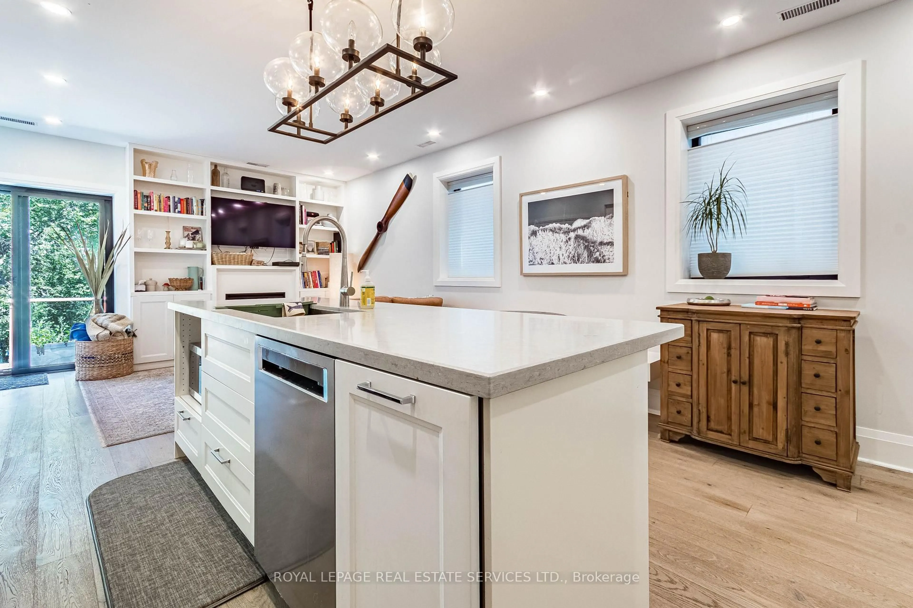 Open concept kitchen, unknown for 238 Garden Ave, Toronto Ontario M6R 1J1