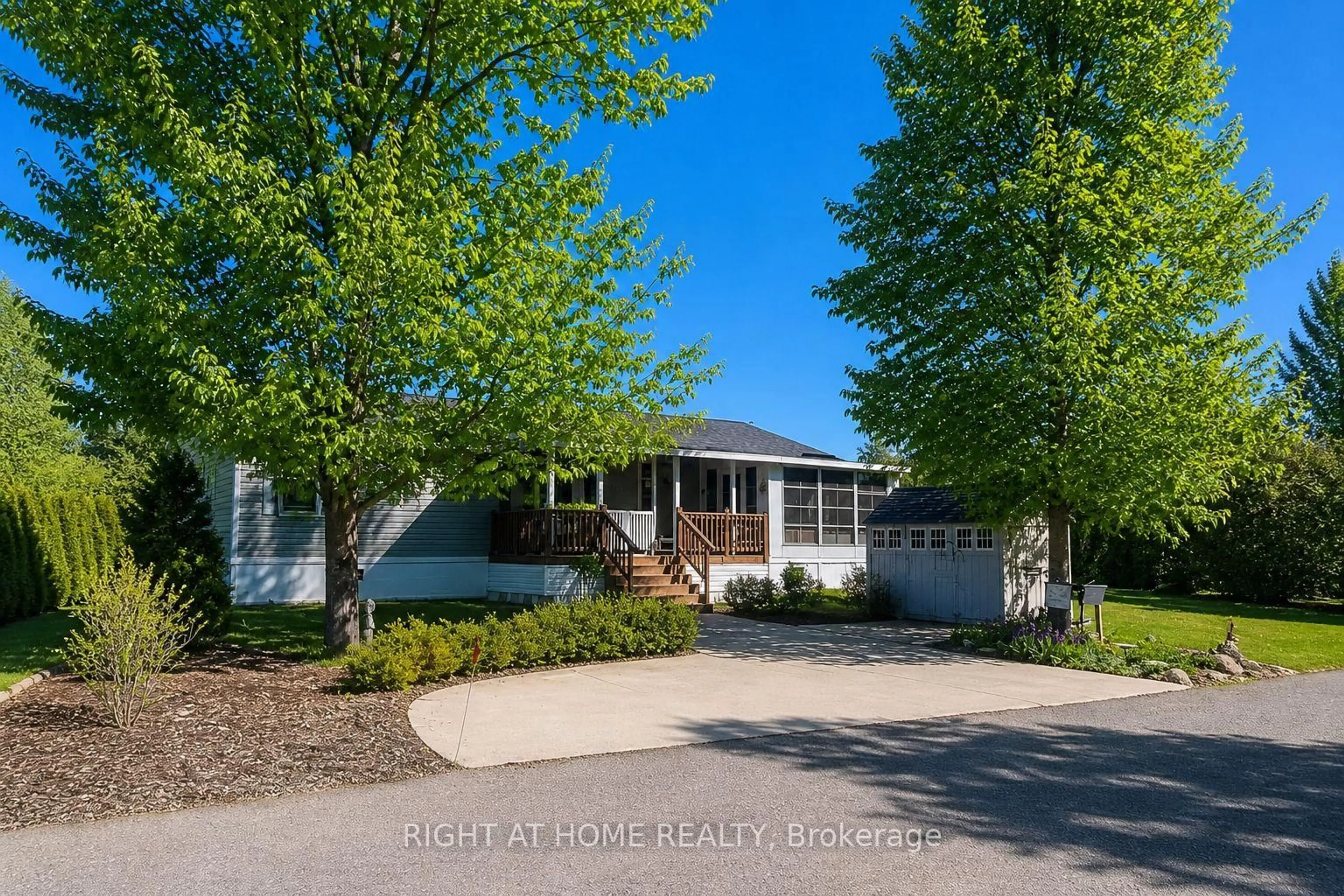 Home with vinyl exterior material, street for 4449 Milburough Line #5 Beech Street, Burlington Ontario L7P 0C5