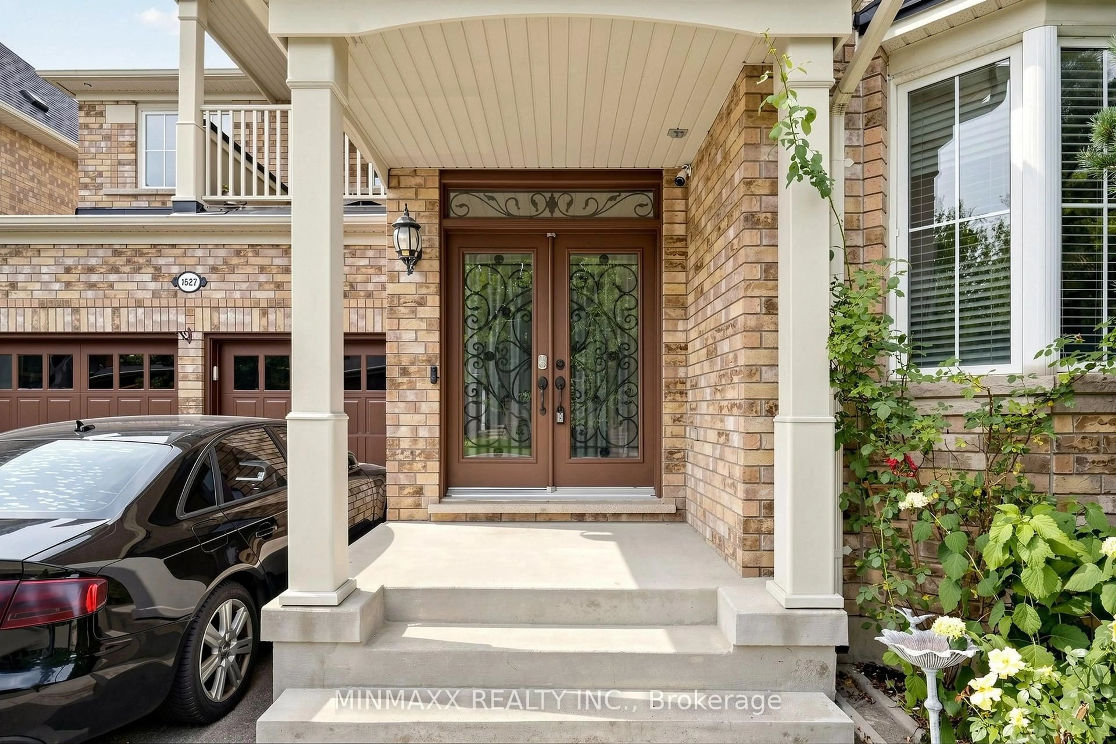 Indoor entryway for 1527 Morse Pl, Milton Ontario L9T 5V5