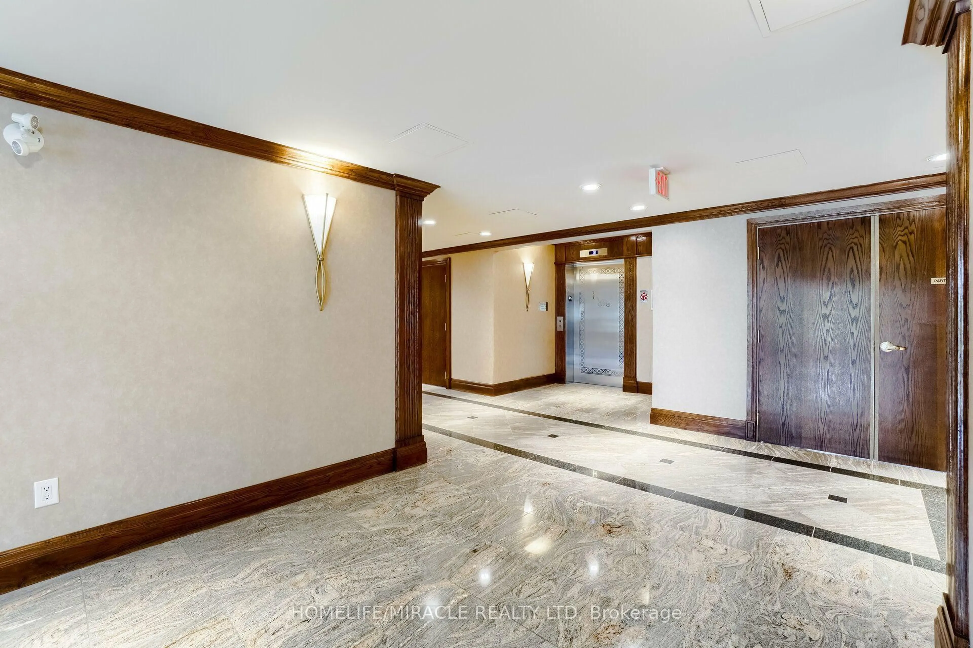 Lobby for 55 Via Rosedale Rd #105, Brampton Ontario L6R 0V1