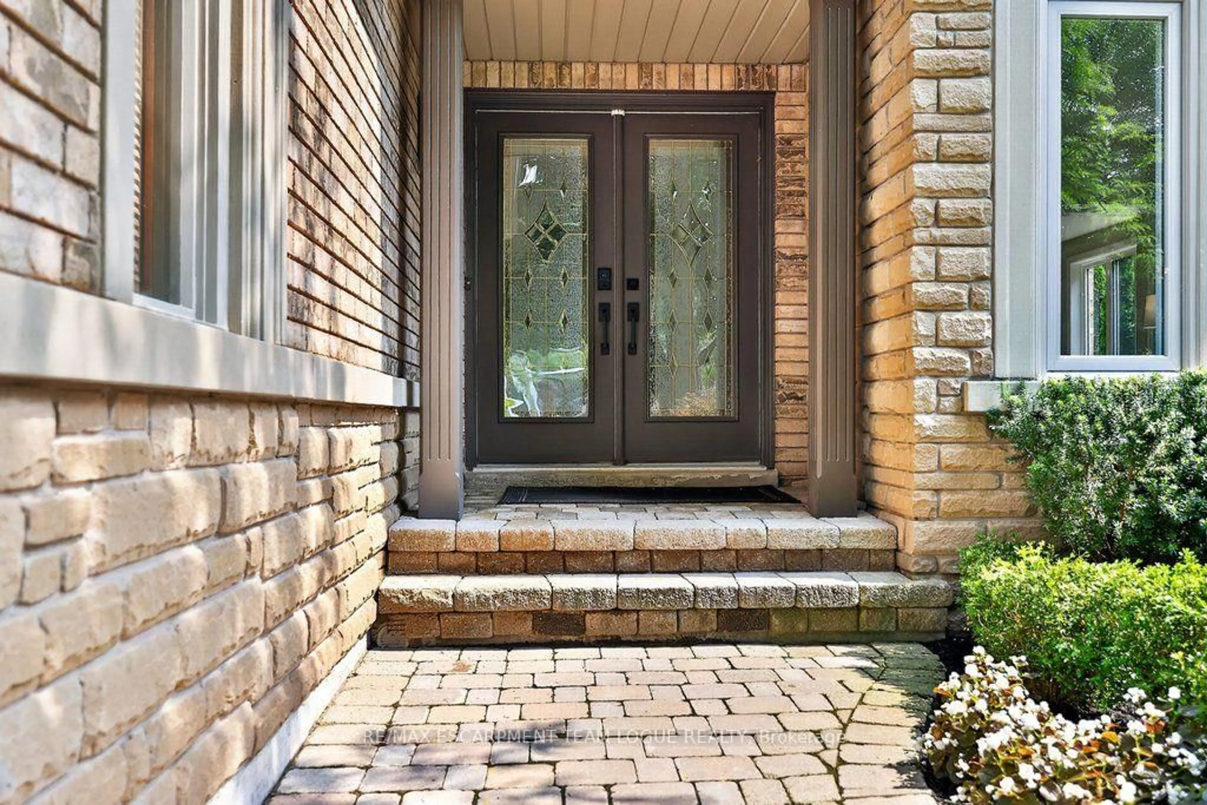 Indoor entryway for 4334 Rosemead Crt, Burlington Ontario L7M 4R1