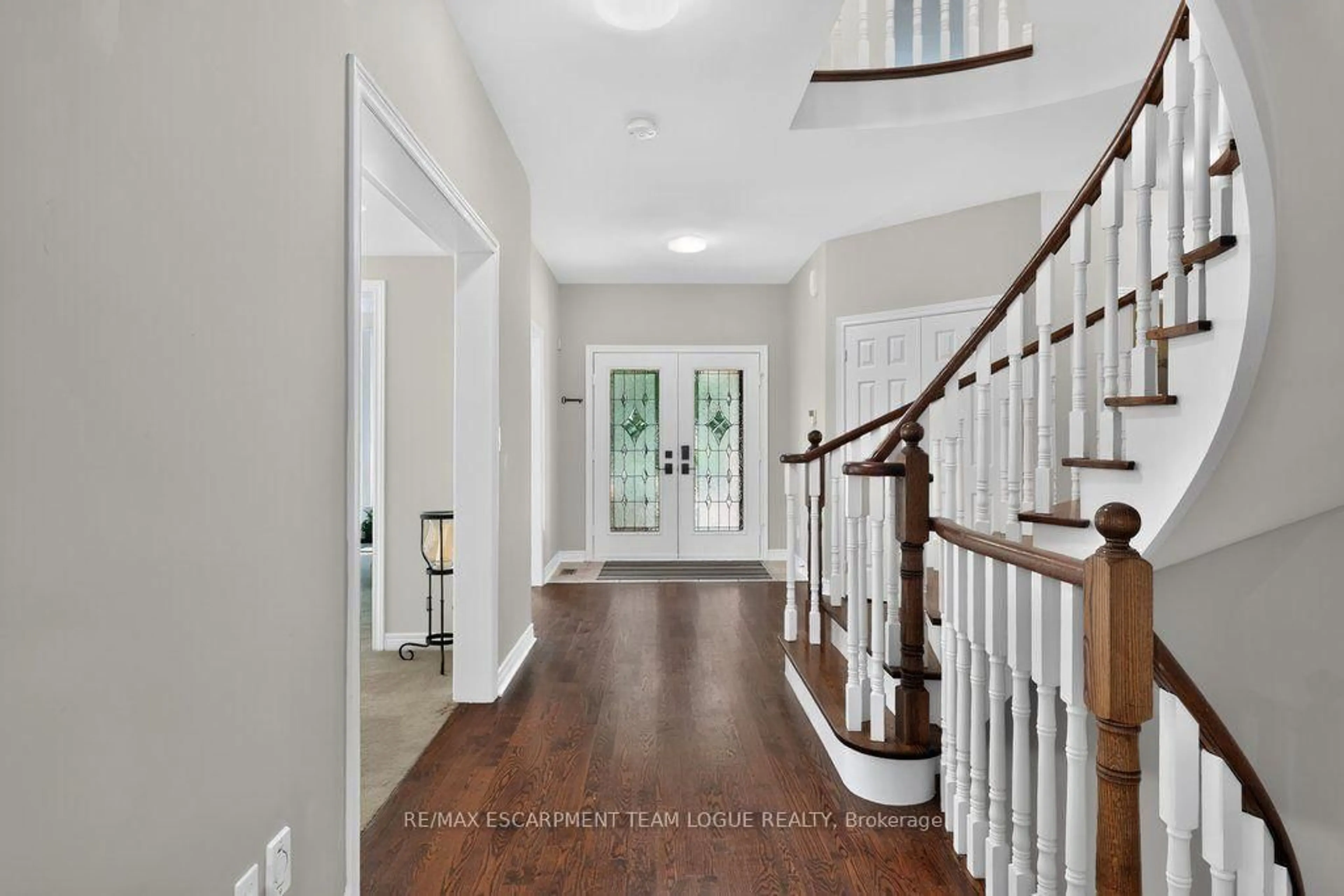 Indoor entryway for 4334 Rosemead Crt, Burlington Ontario L7M 4R1