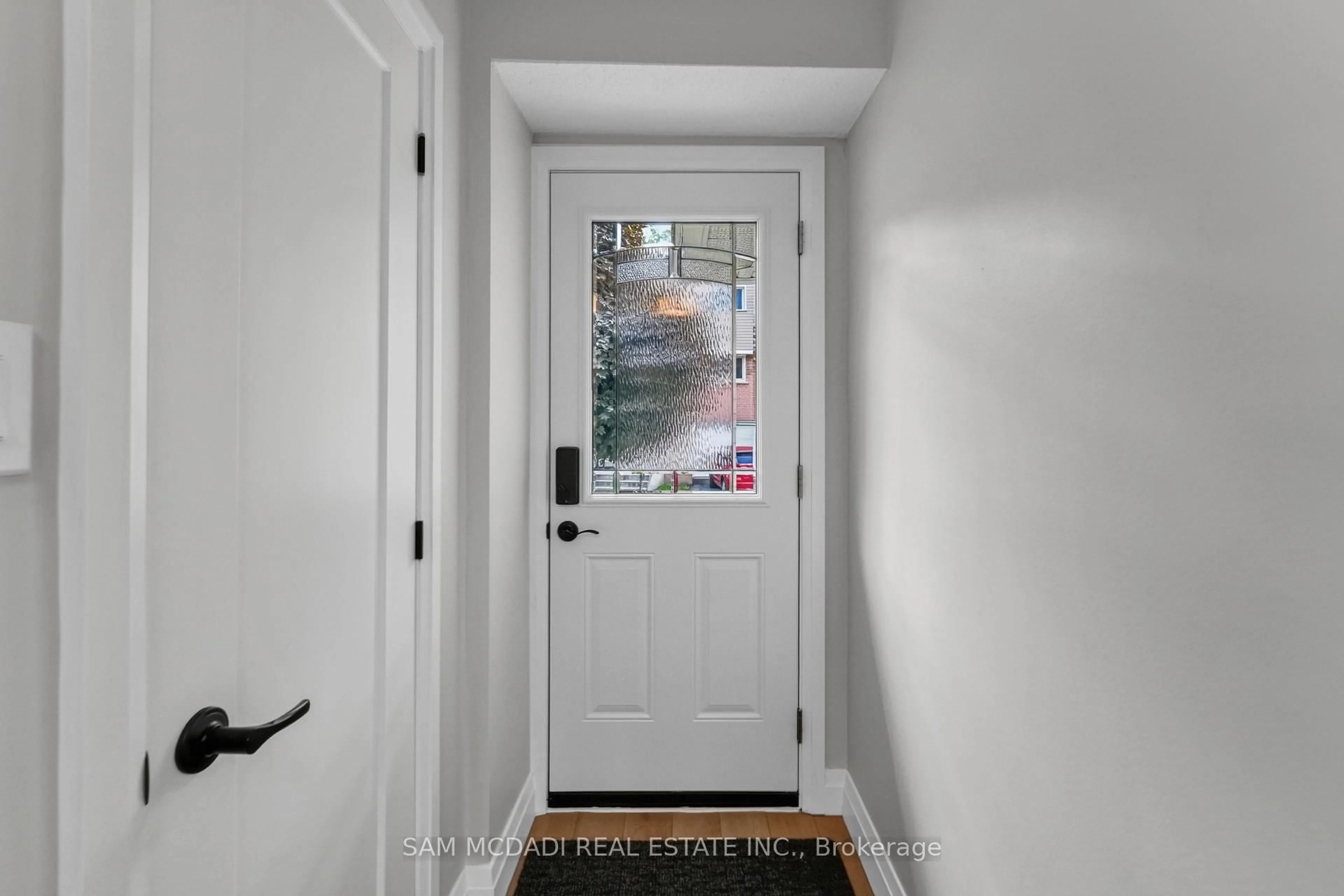 Indoor entryway for 400 Mississauga Valley Blvd #157, Mississauga Ontario L5A 3N6