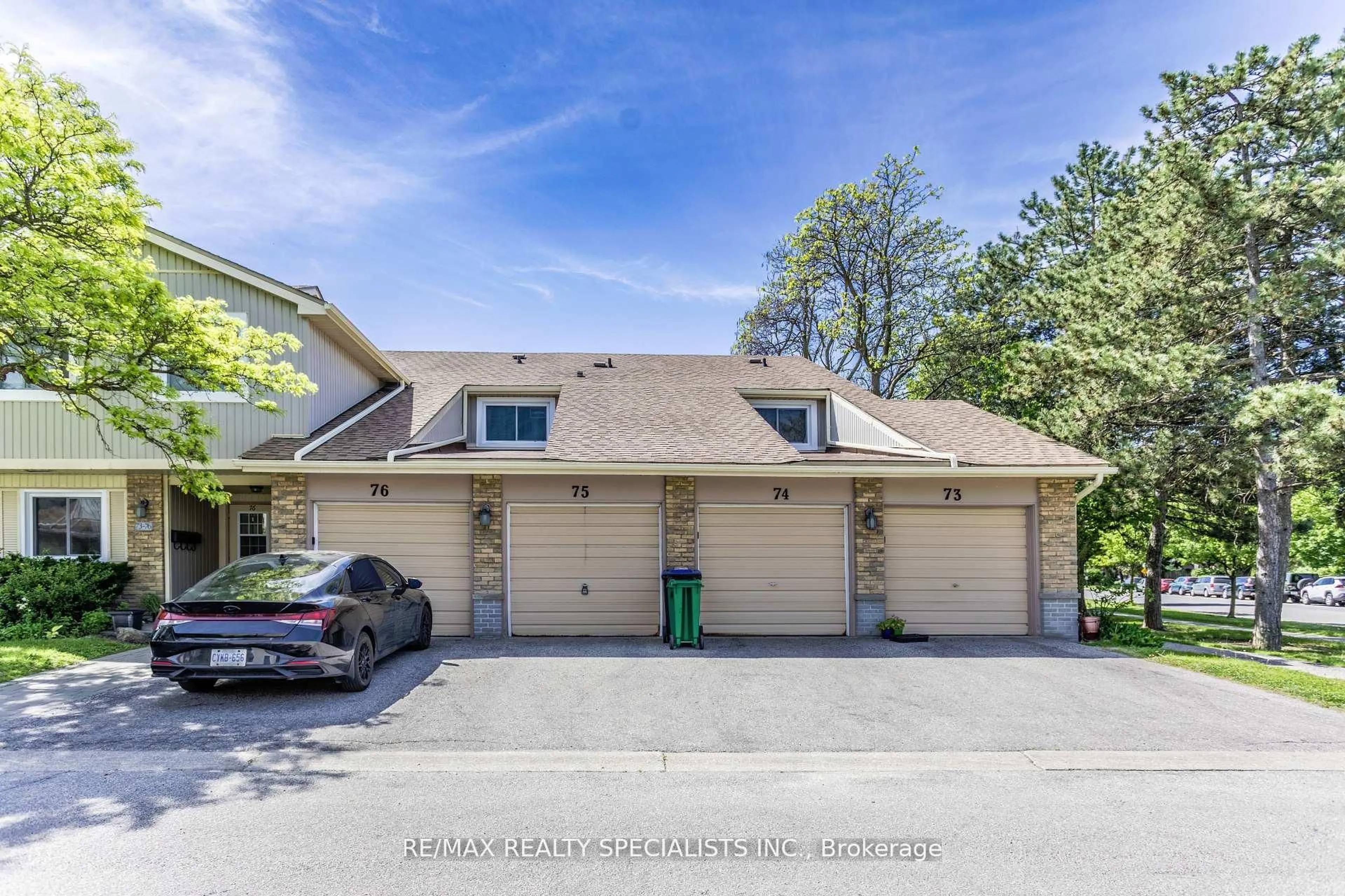 Indoor garage for 6797 Formentera Ave #75, Mississauga Ontario L5N 2L6